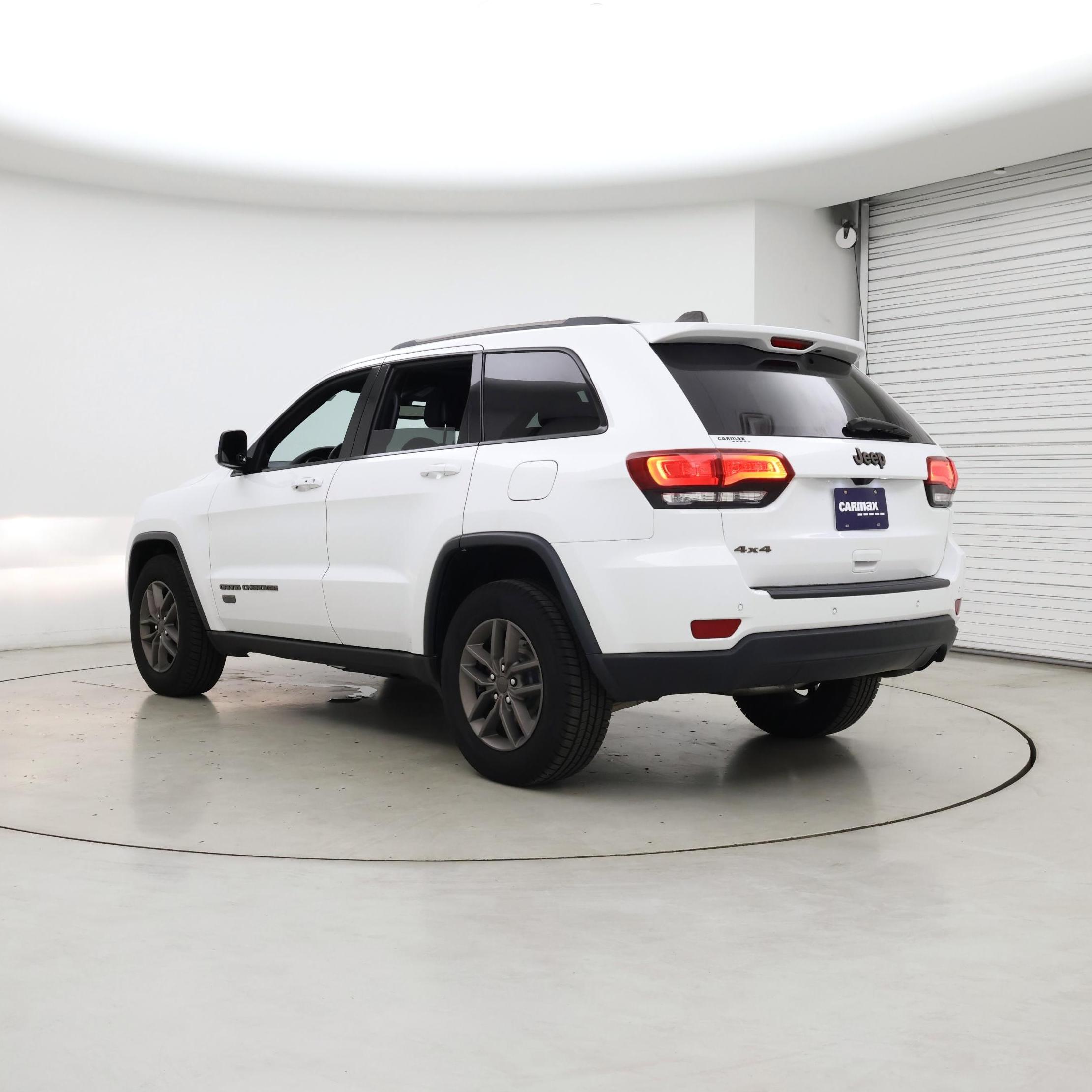 Thumbnail: 2017 Jeep Grand Cherokee - 2