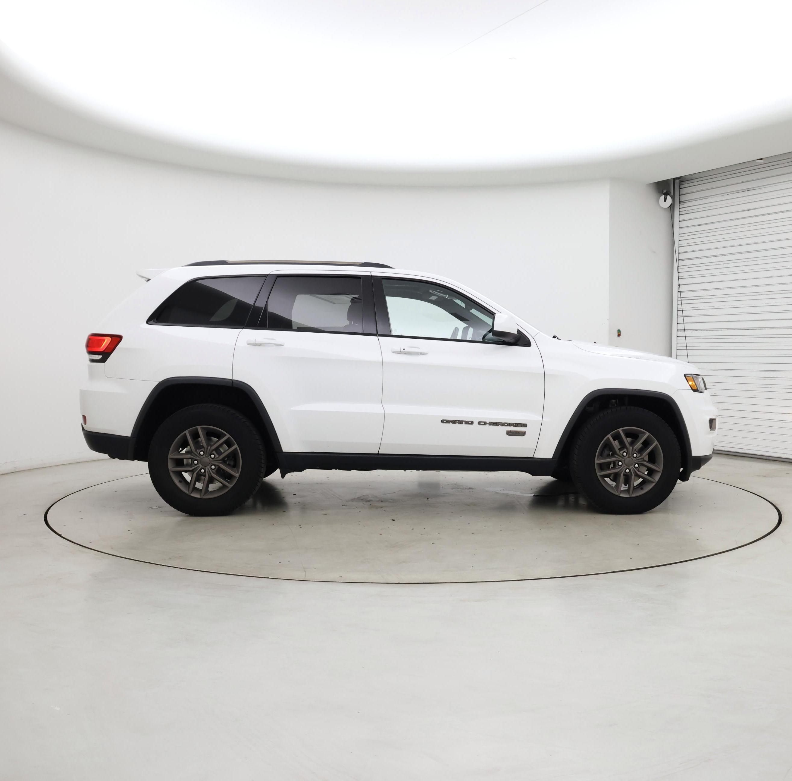 Thumbnail: 2017 Jeep Grand Cherokee - 7