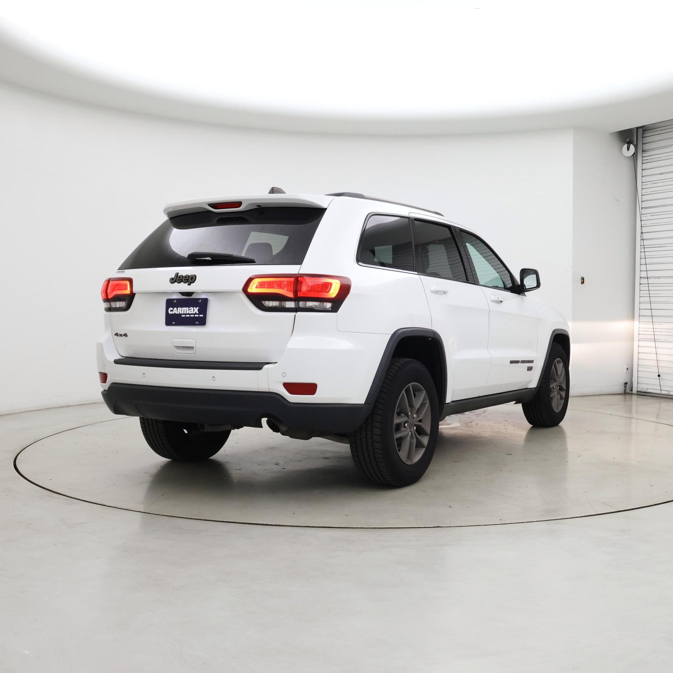 Thumbnail: 2017 Jeep Grand Cherokee - 8