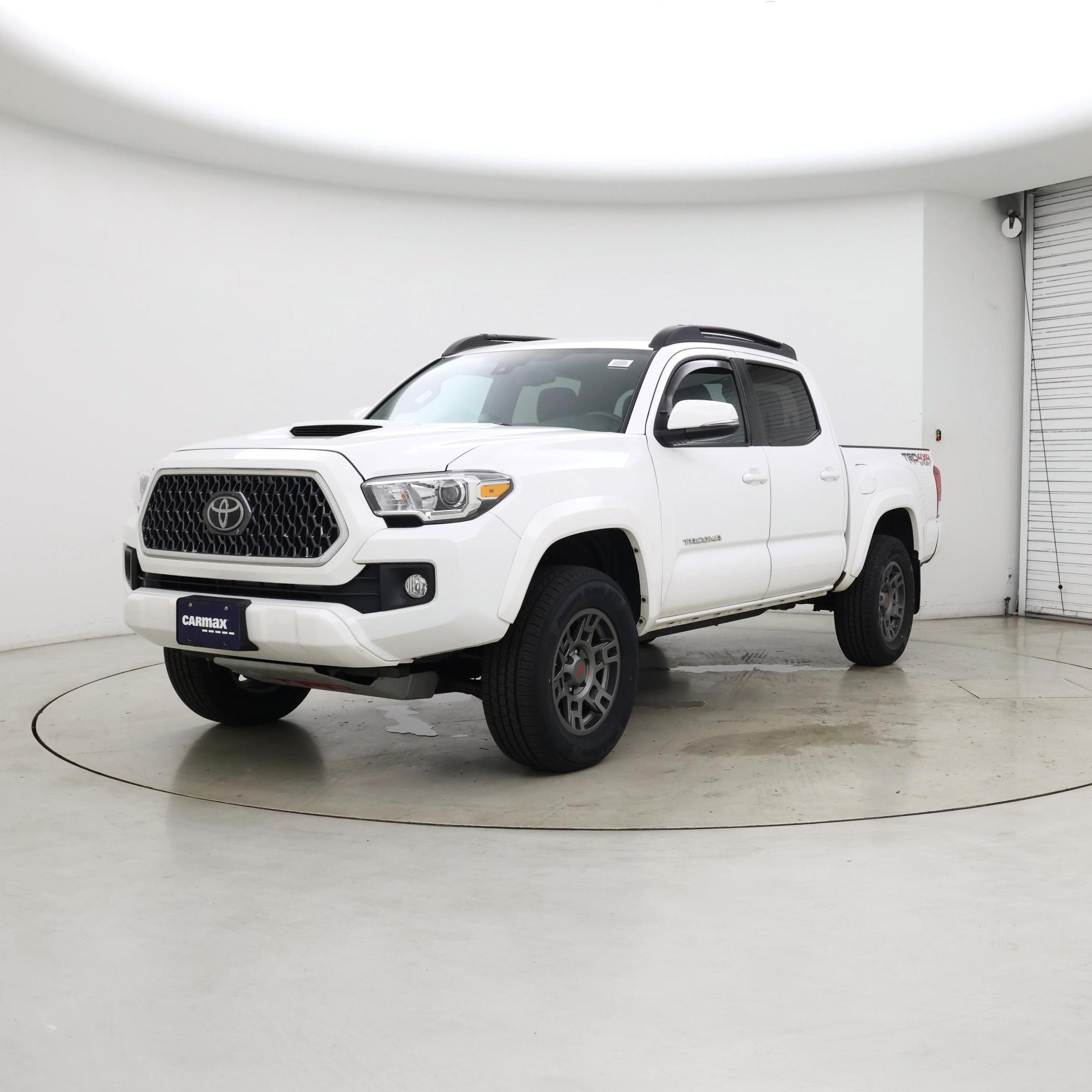 Thumbnail: 2019 Toyota Tacoma - 4