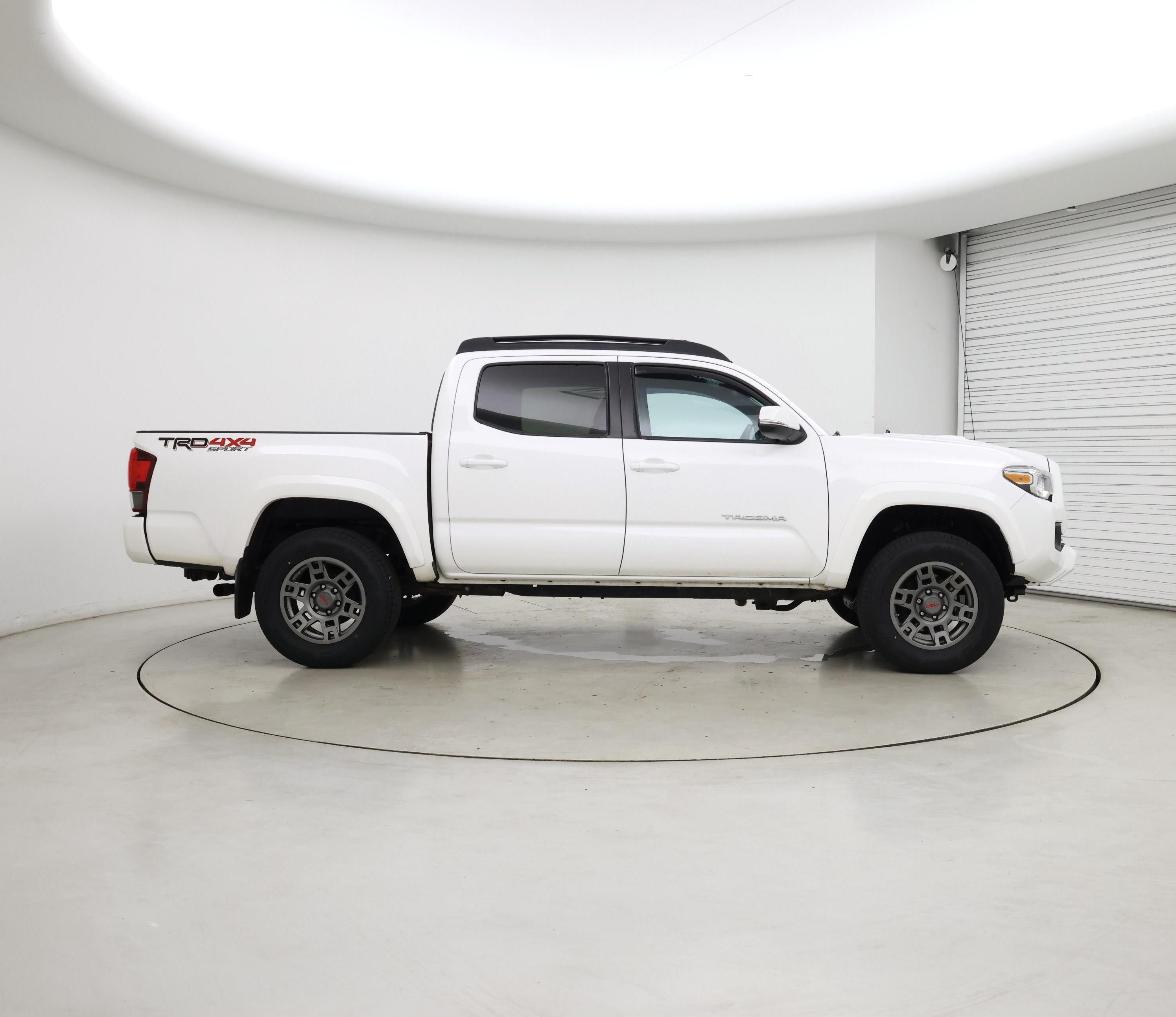 Thumbnail: 2019 Toyota Tacoma - 7