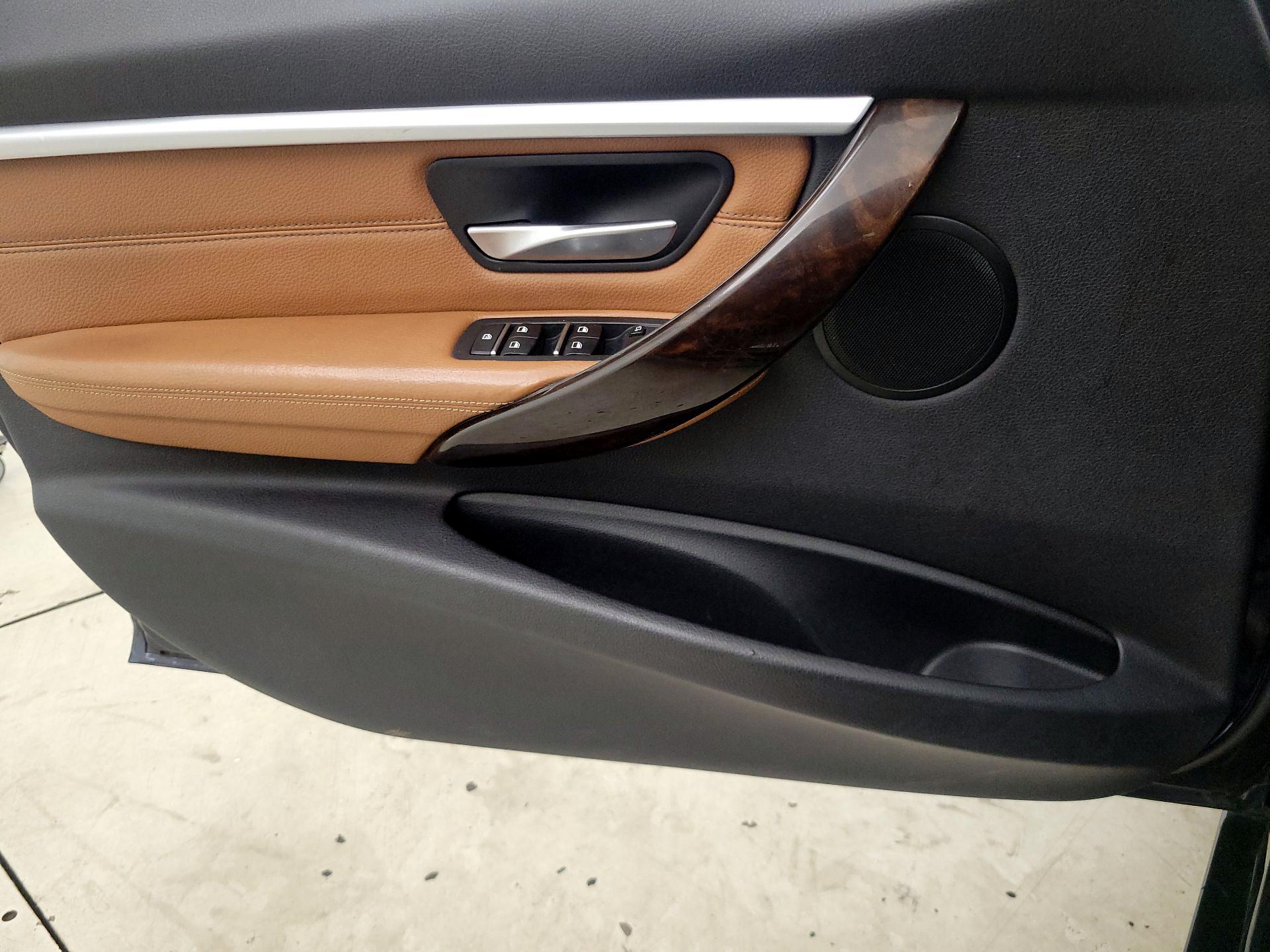 Thumbnail: 2016 BMW 3 Series - 12