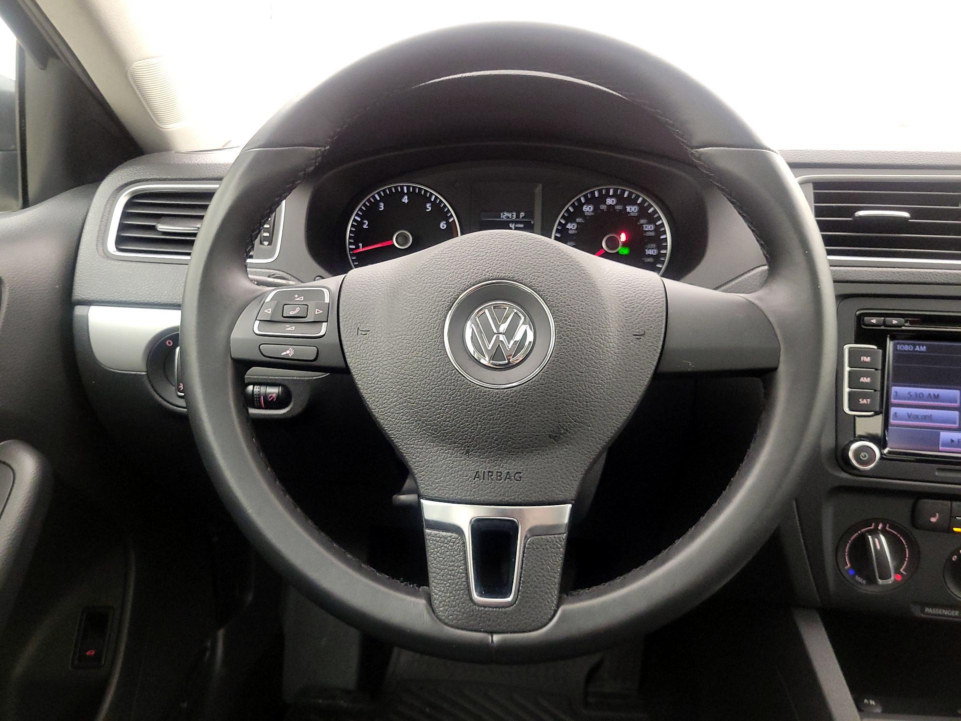 Thumbnail: 2014 Volkswagen Jetta - 10