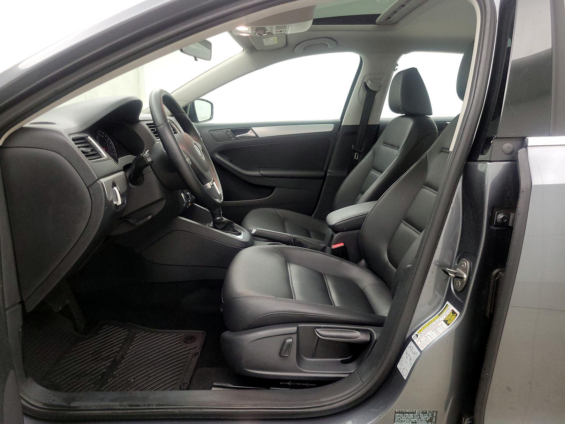 Thumbnail: 2014 Volkswagen Jetta - 11