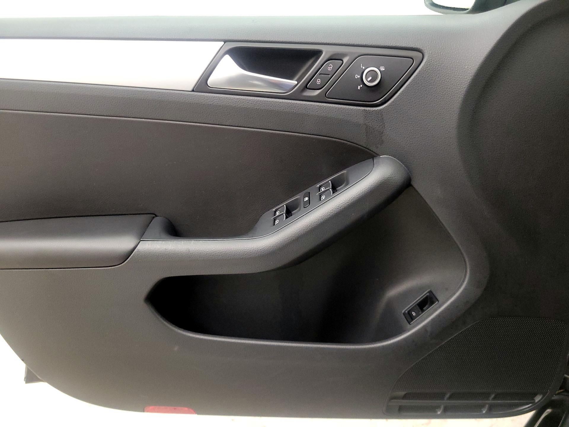 Thumbnail: 2014 Volkswagen Jetta - 12