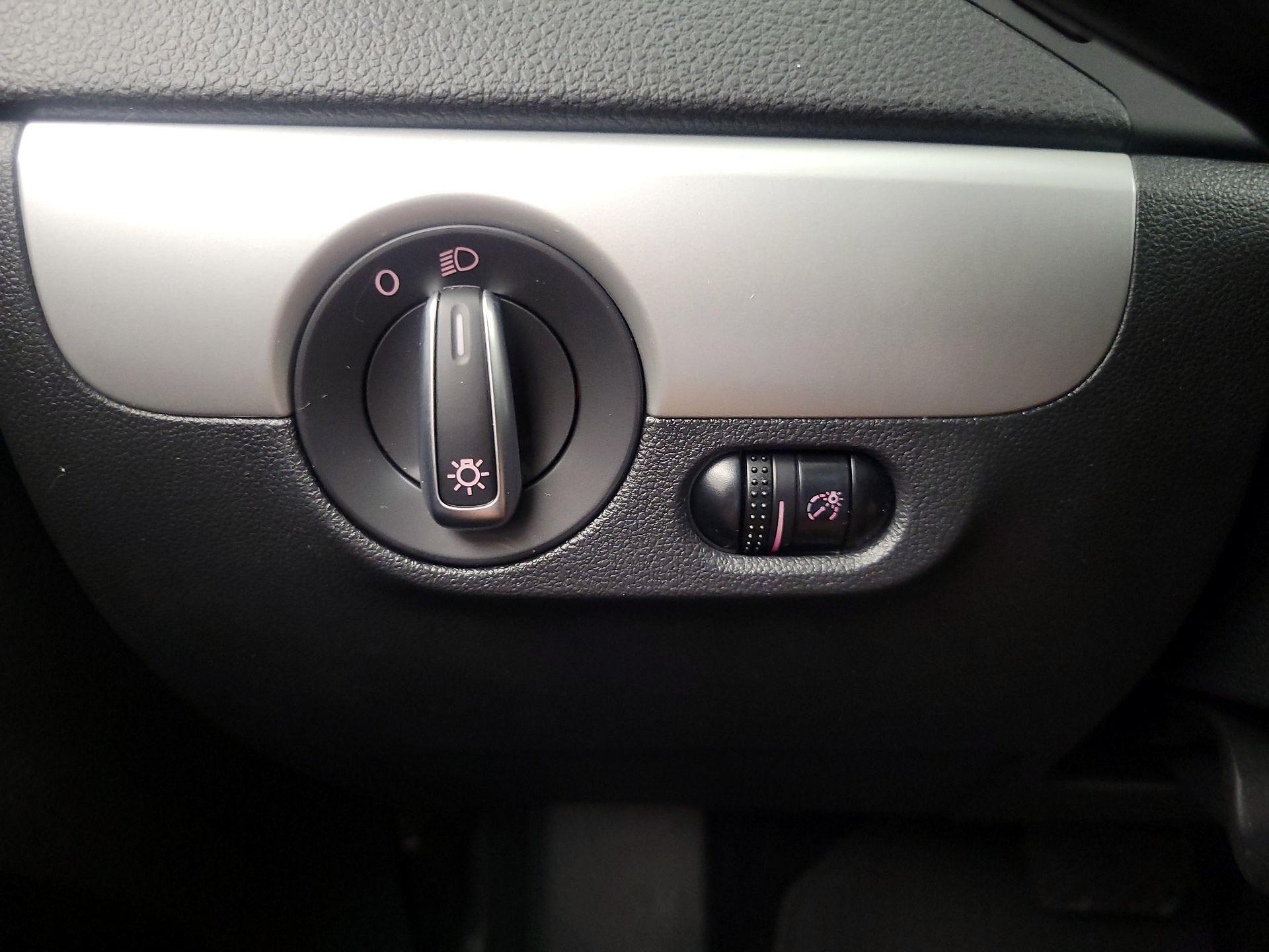 Thumbnail: 2014 Volkswagen Jetta - 13