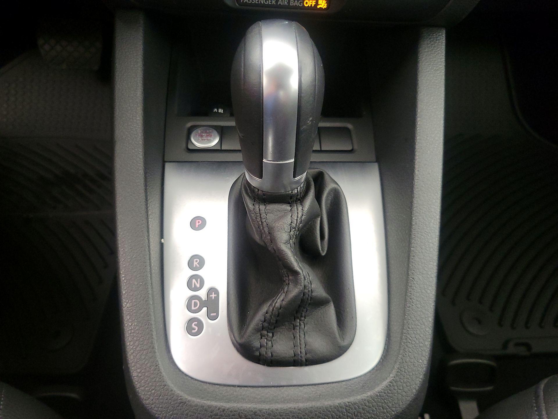Thumbnail: 2014 Volkswagen Jetta - 16