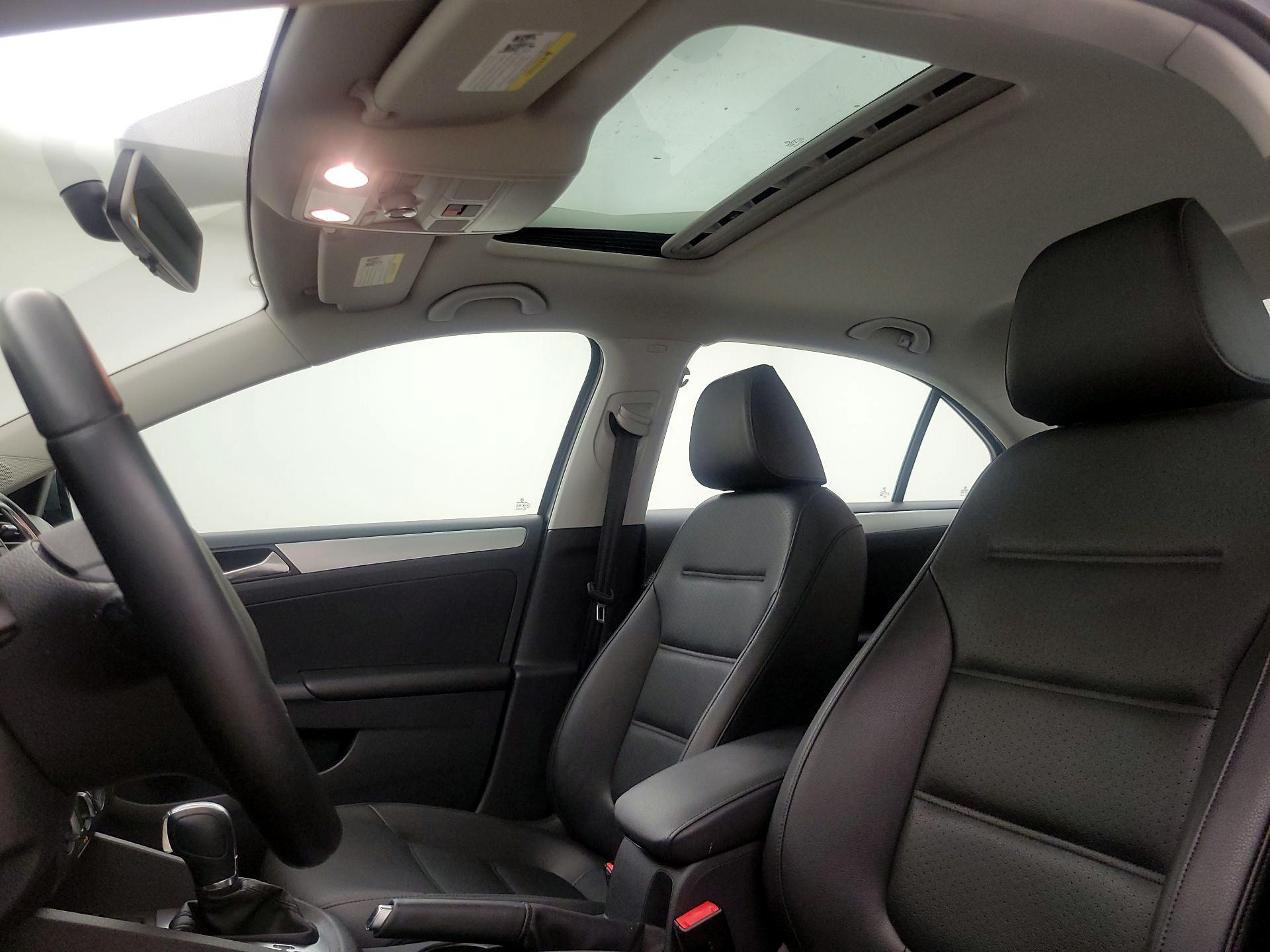 Thumbnail: 2014 Volkswagen Jetta - 18