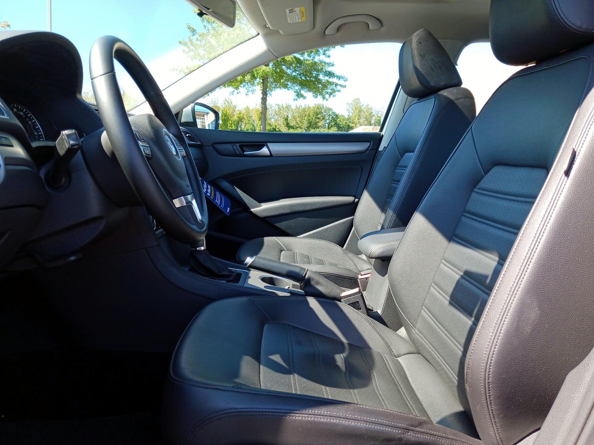 Thumbnail: 2015 Volkswagen Passat - 9