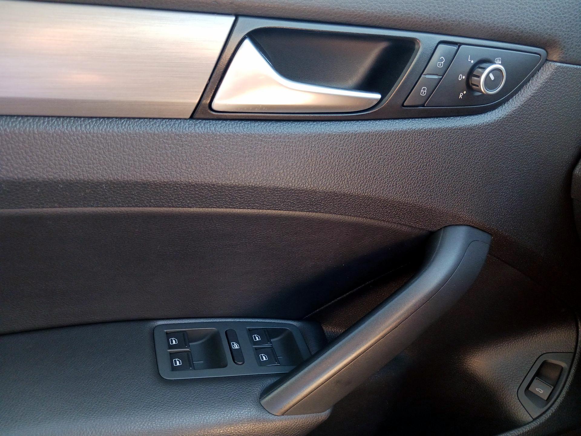 Thumbnail: 2015 Volkswagen Passat - 10