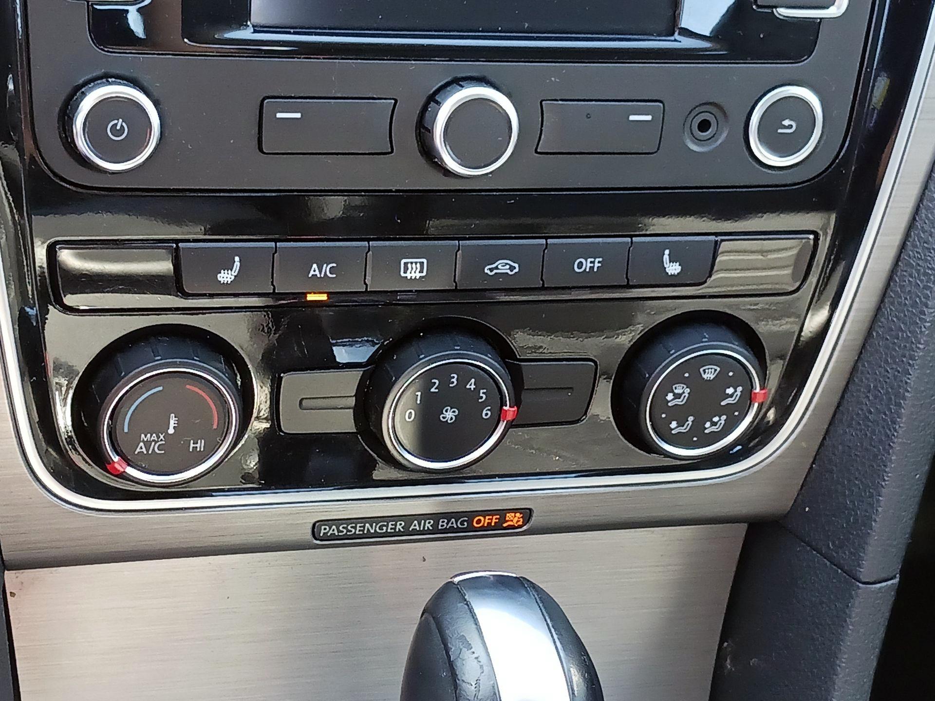 Thumbnail: 2015 Volkswagen Passat - 15