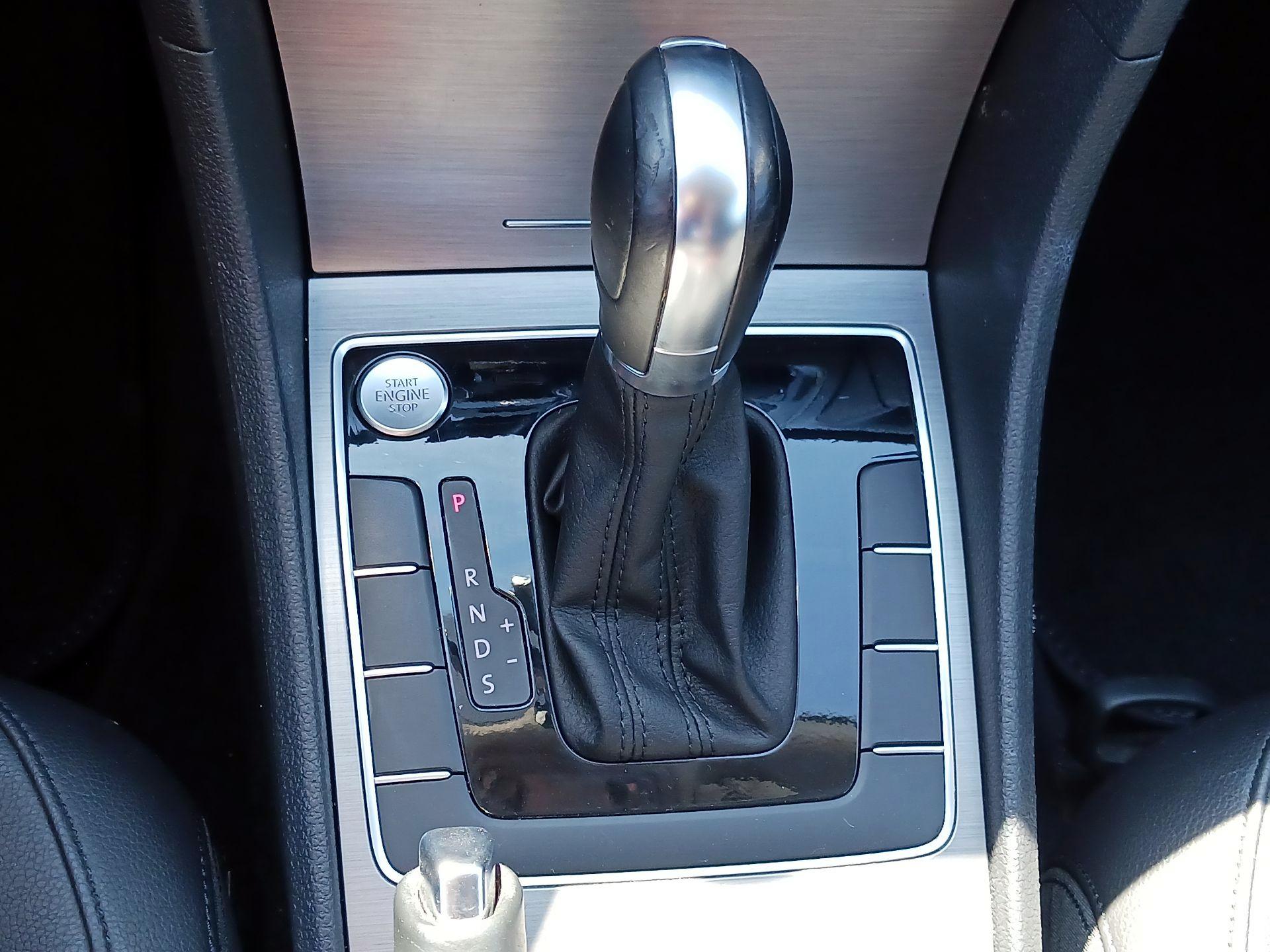 Thumbnail: 2015 Volkswagen Passat - 16