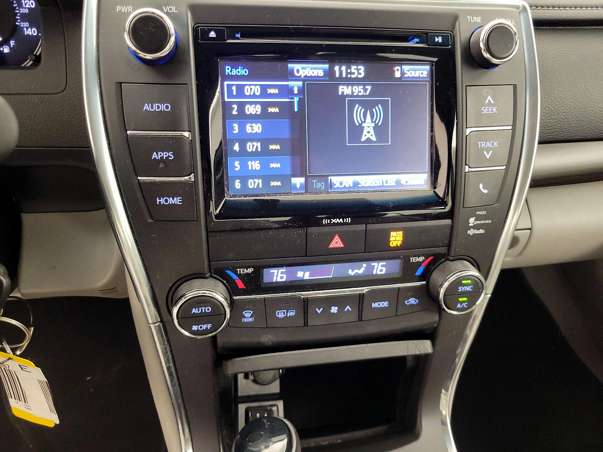Thumbnail: 2016 Toyota Camry - 14