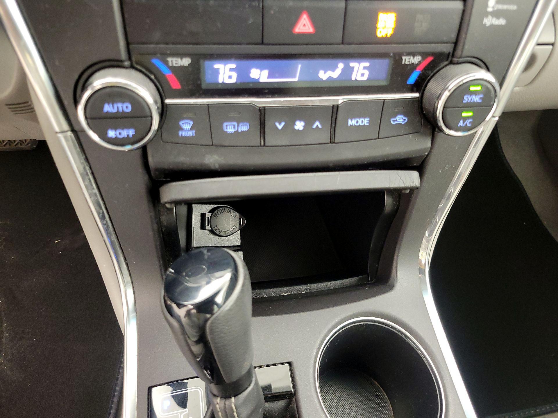 Thumbnail: 2016 Toyota Camry - 15