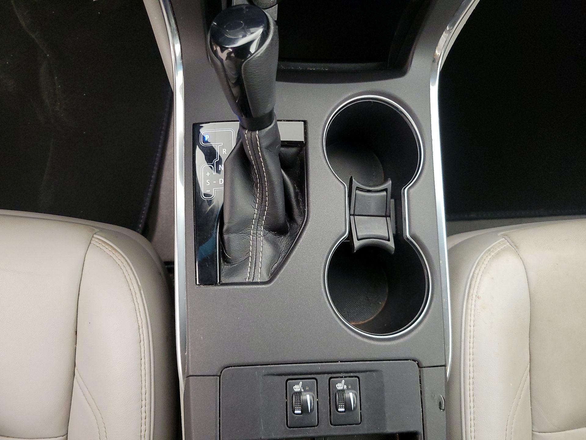 Thumbnail: 2016 Toyota Camry - 16