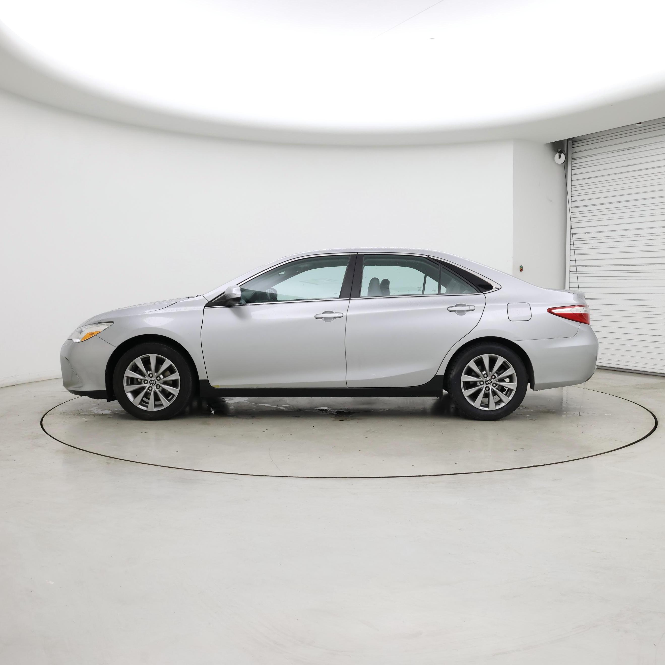 Thumbnail: 2016 Toyota Camry - 3