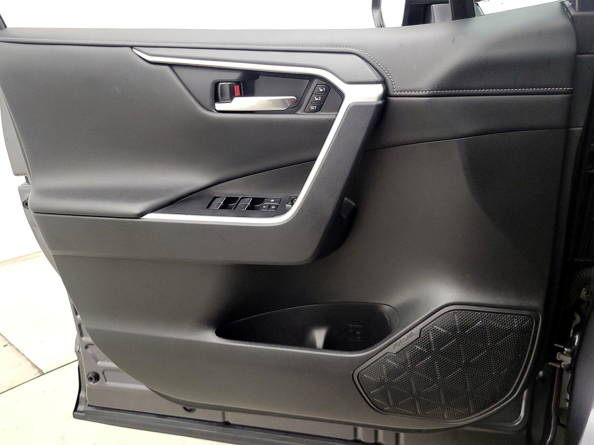 Thumbnail: 2022 Toyota RAV4 - 12