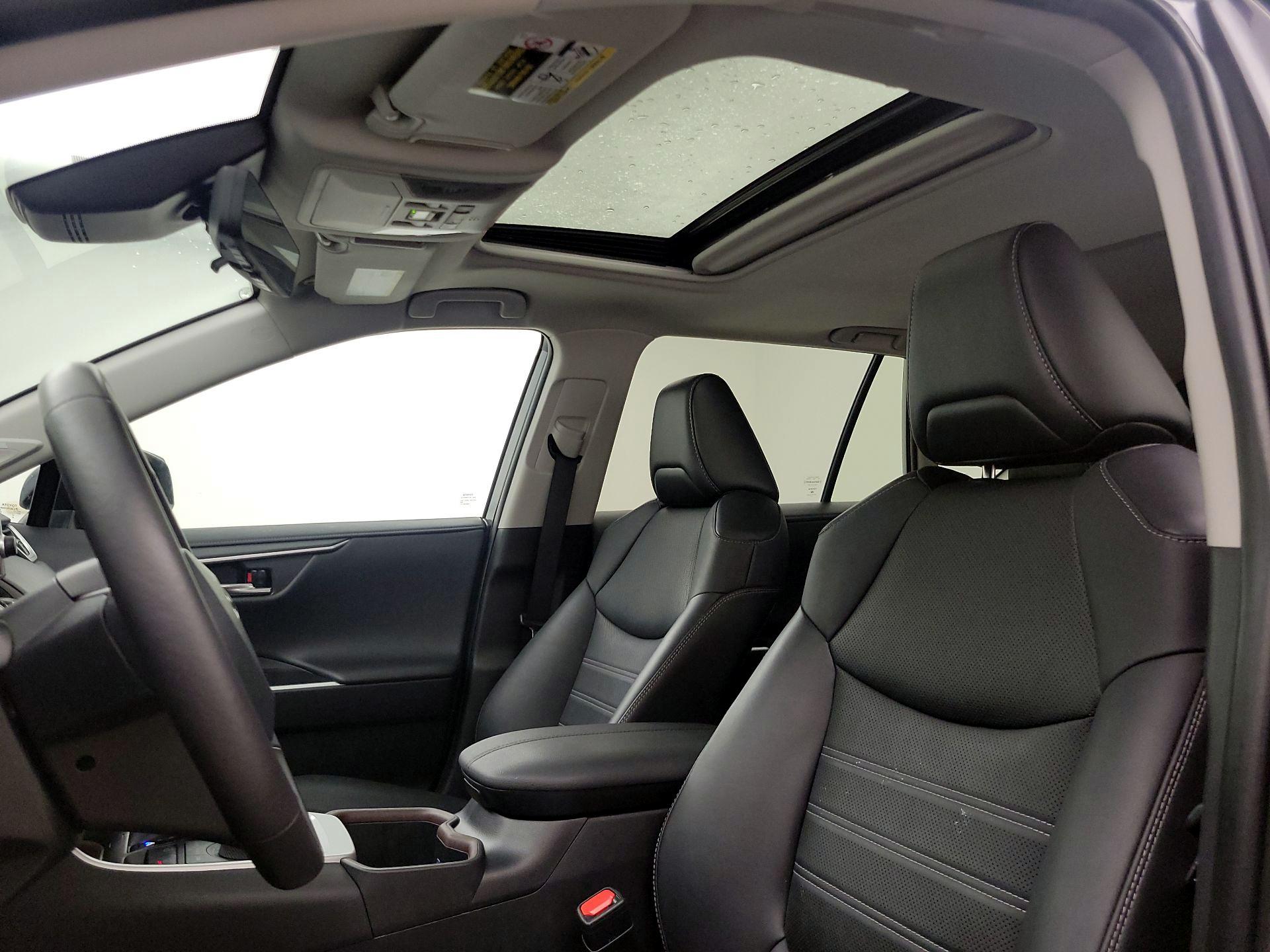 Thumbnail: 2022 Toyota RAV4 - 19