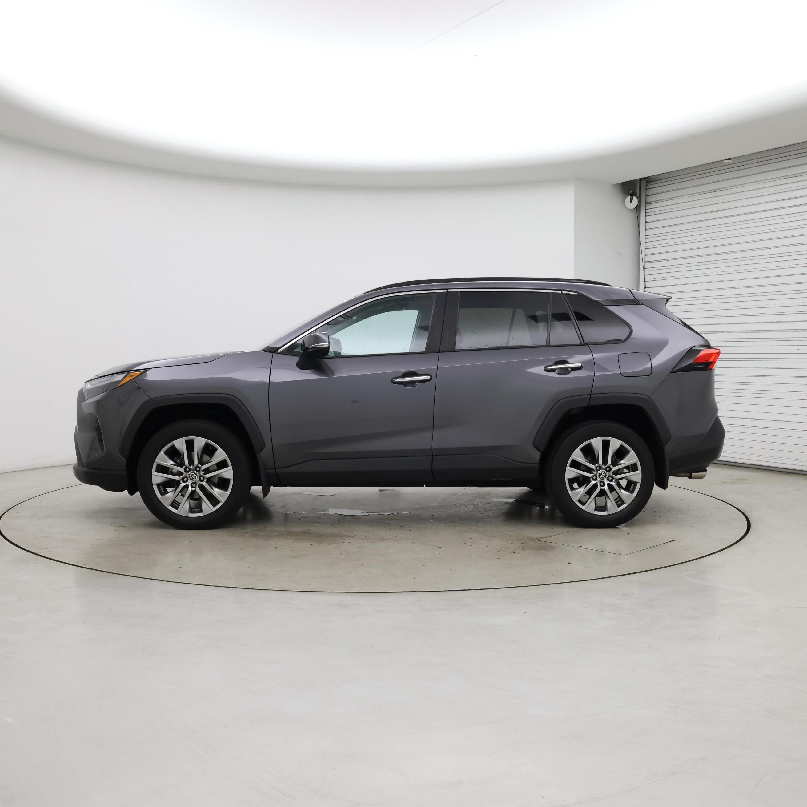 Thumbnail: 2022 Toyota RAV4 - 3