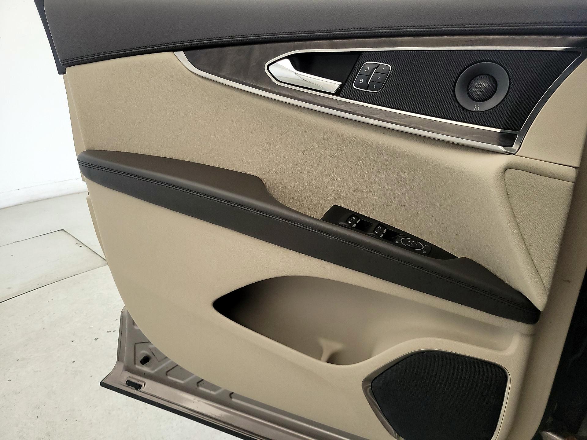 Thumbnail: 2019 Lincoln Nautilus - 12