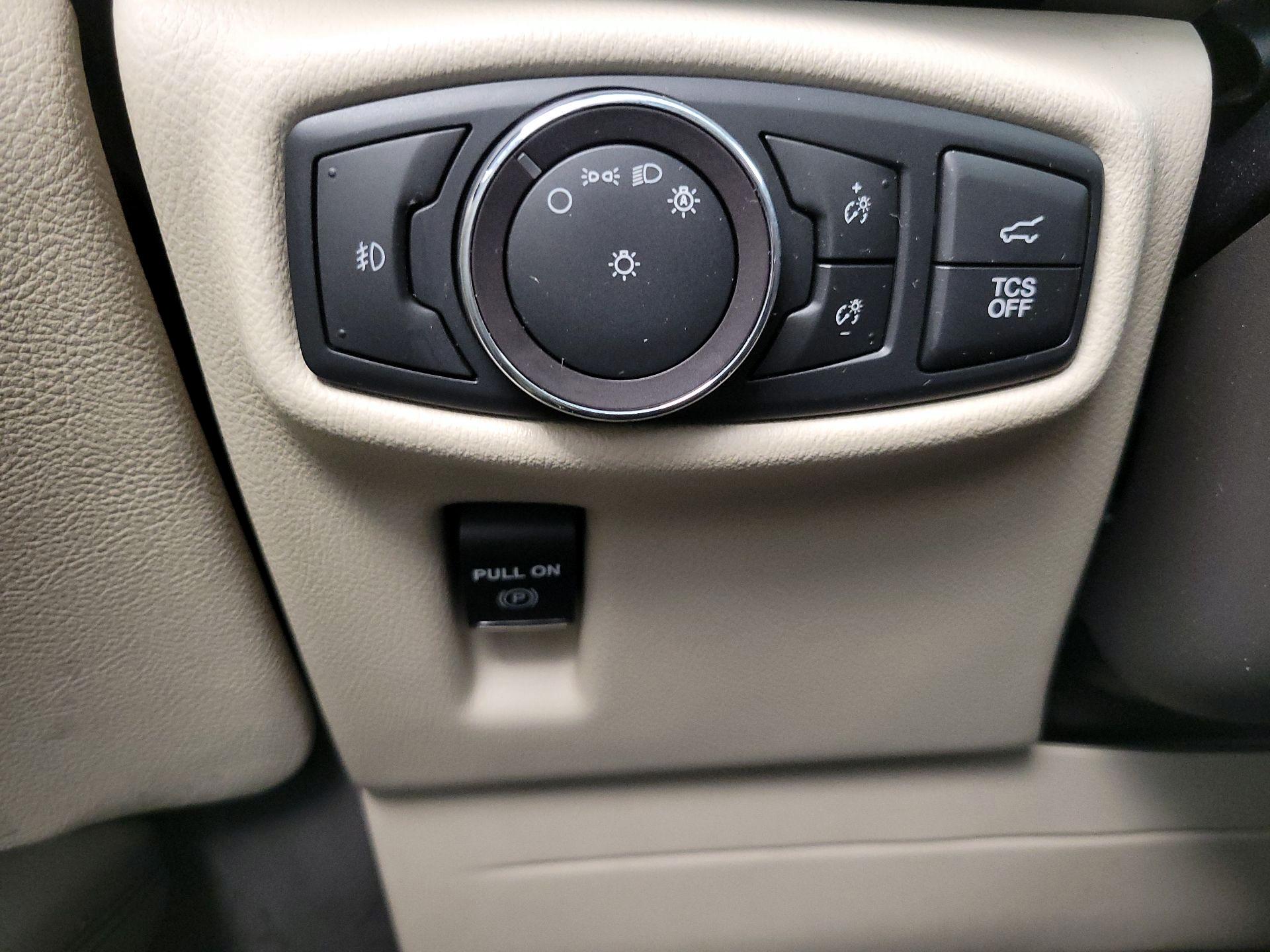 Thumbnail: 2019 Lincoln Nautilus - 13