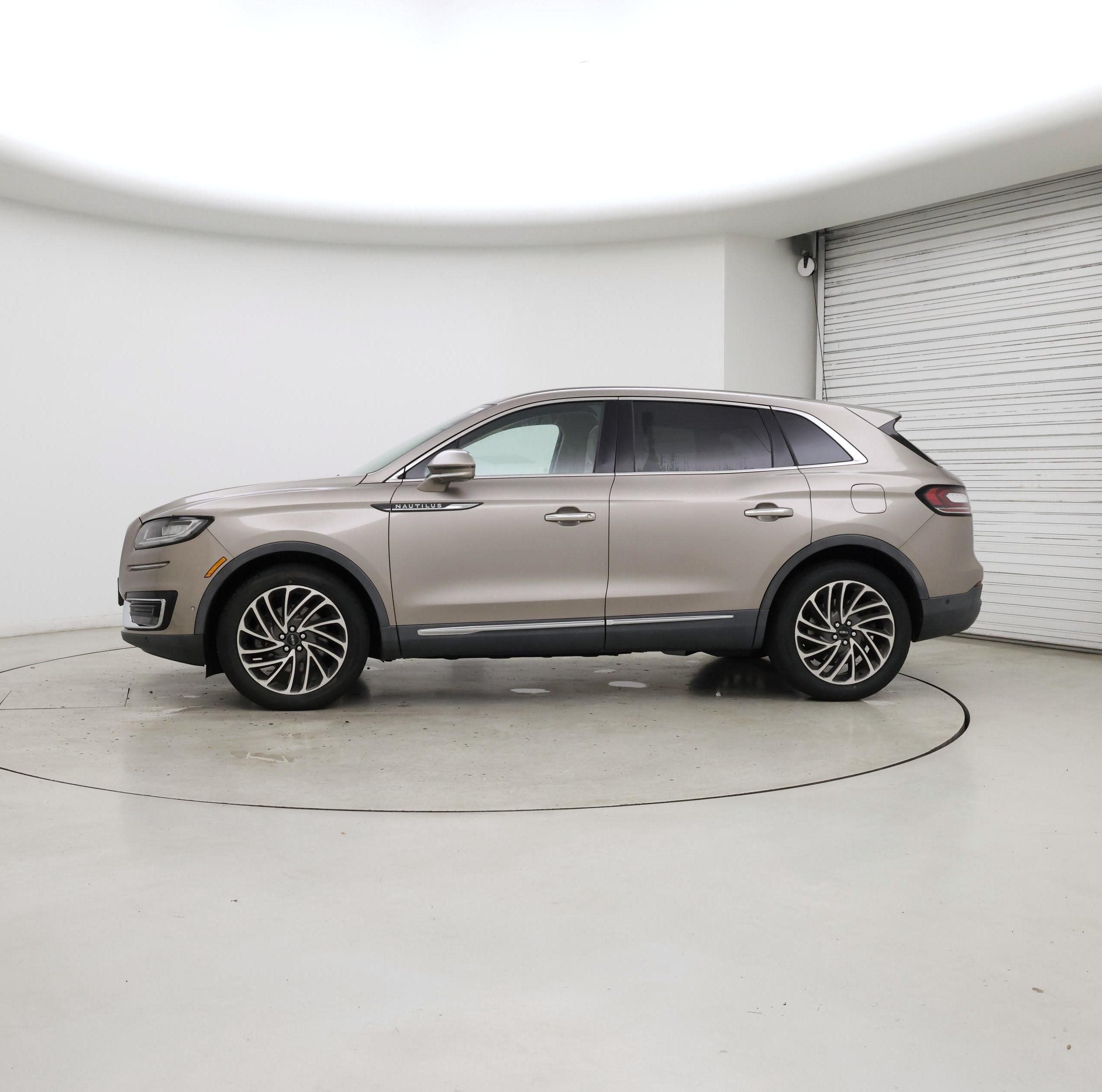 Thumbnail: 2019 Lincoln Nautilus - 3
