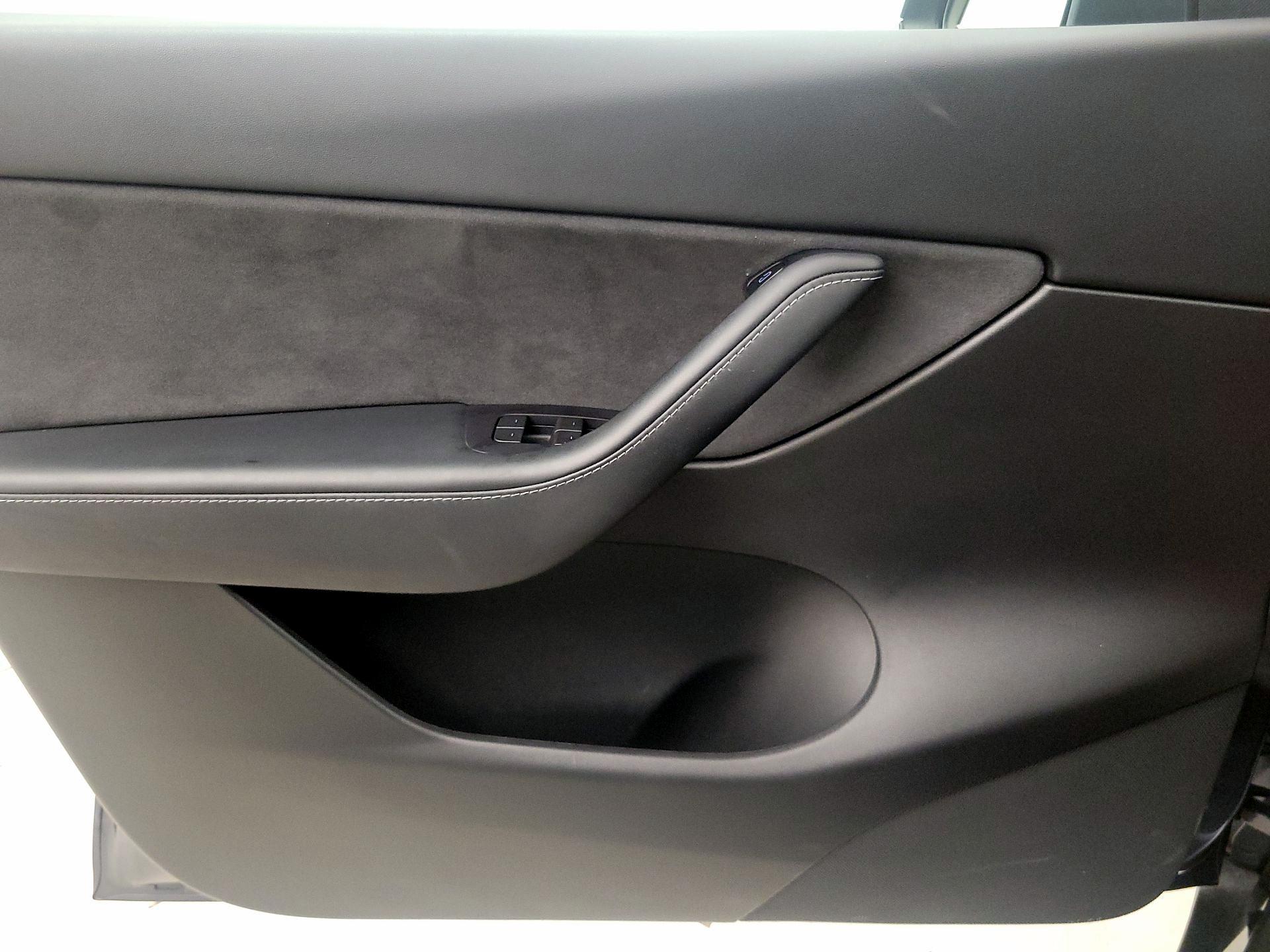 Thumbnail: 2022 Tesla Model Y - 12