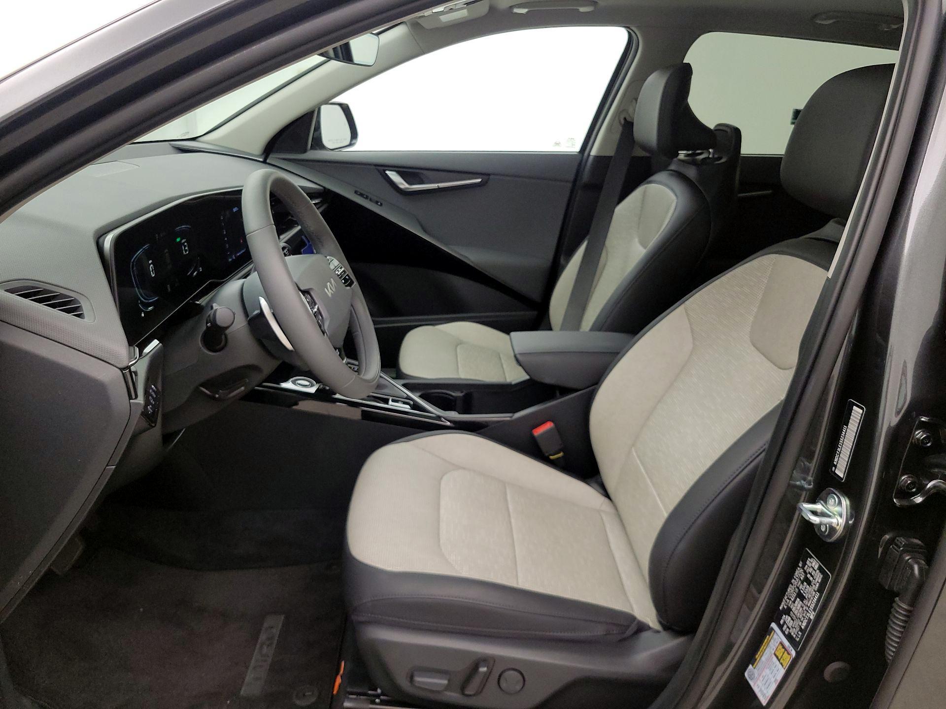 Thumbnail: 2025 Kia Niro - 11