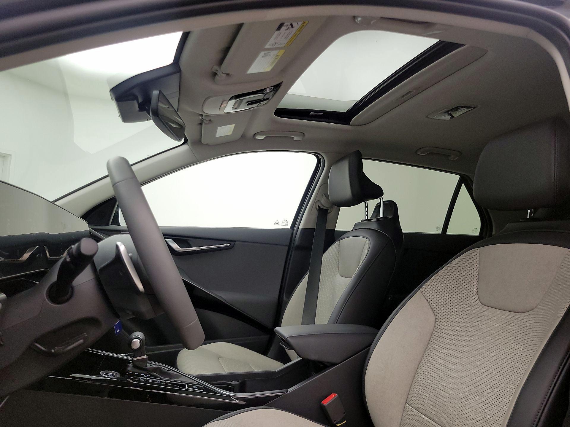 Thumbnail: 2025 Kia Niro - 20