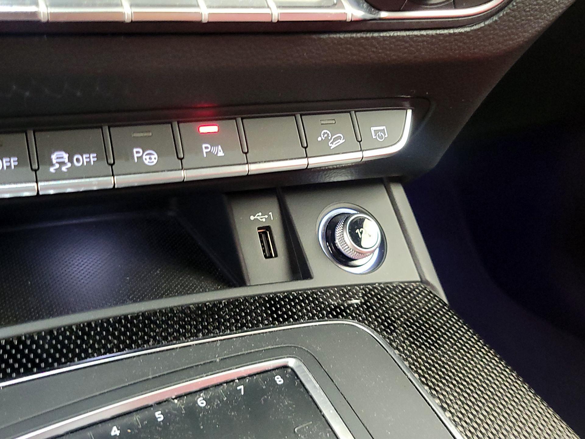 Thumbnail: 2019 Audi SQ5 - 19