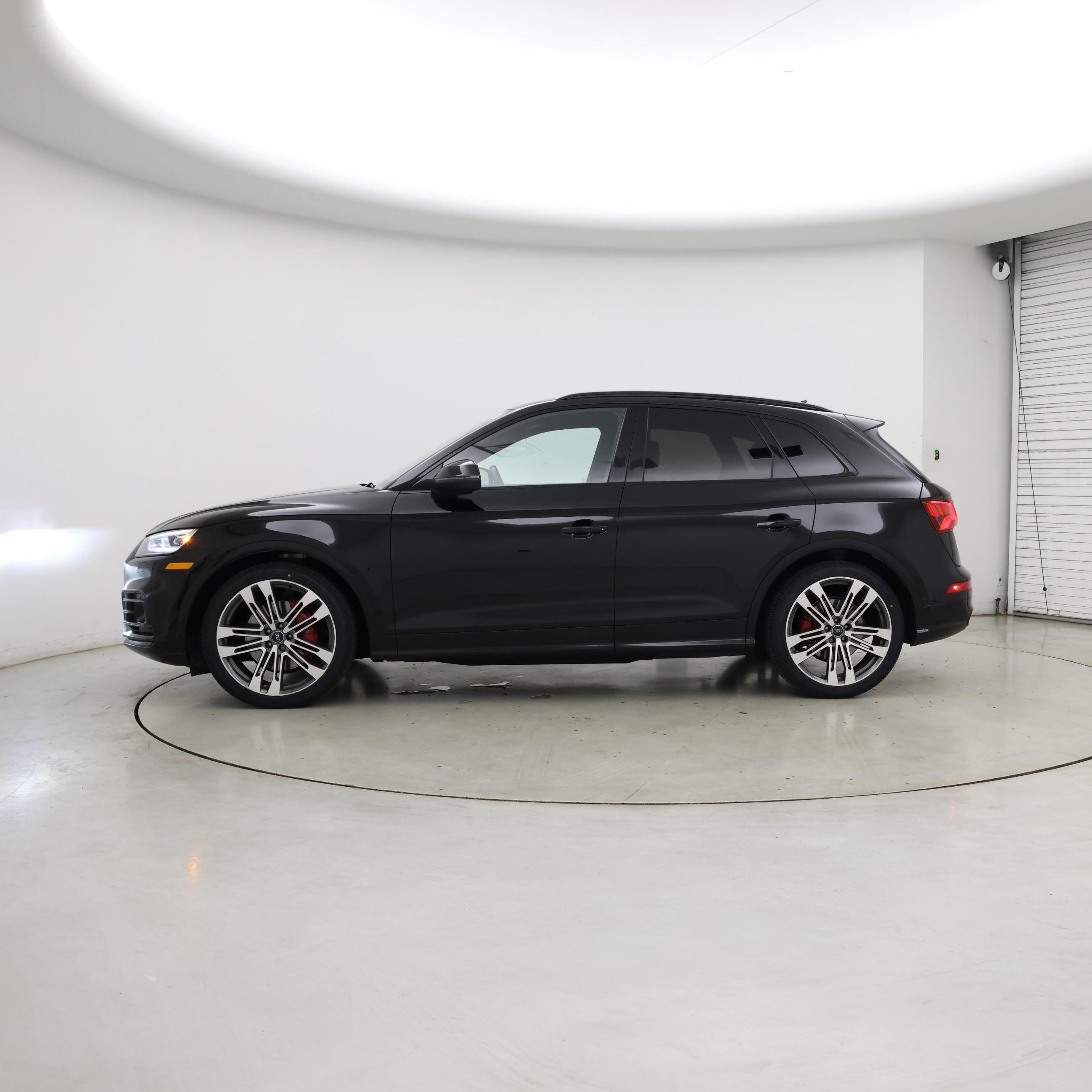 Thumbnail: 2019 Audi SQ5 - 3