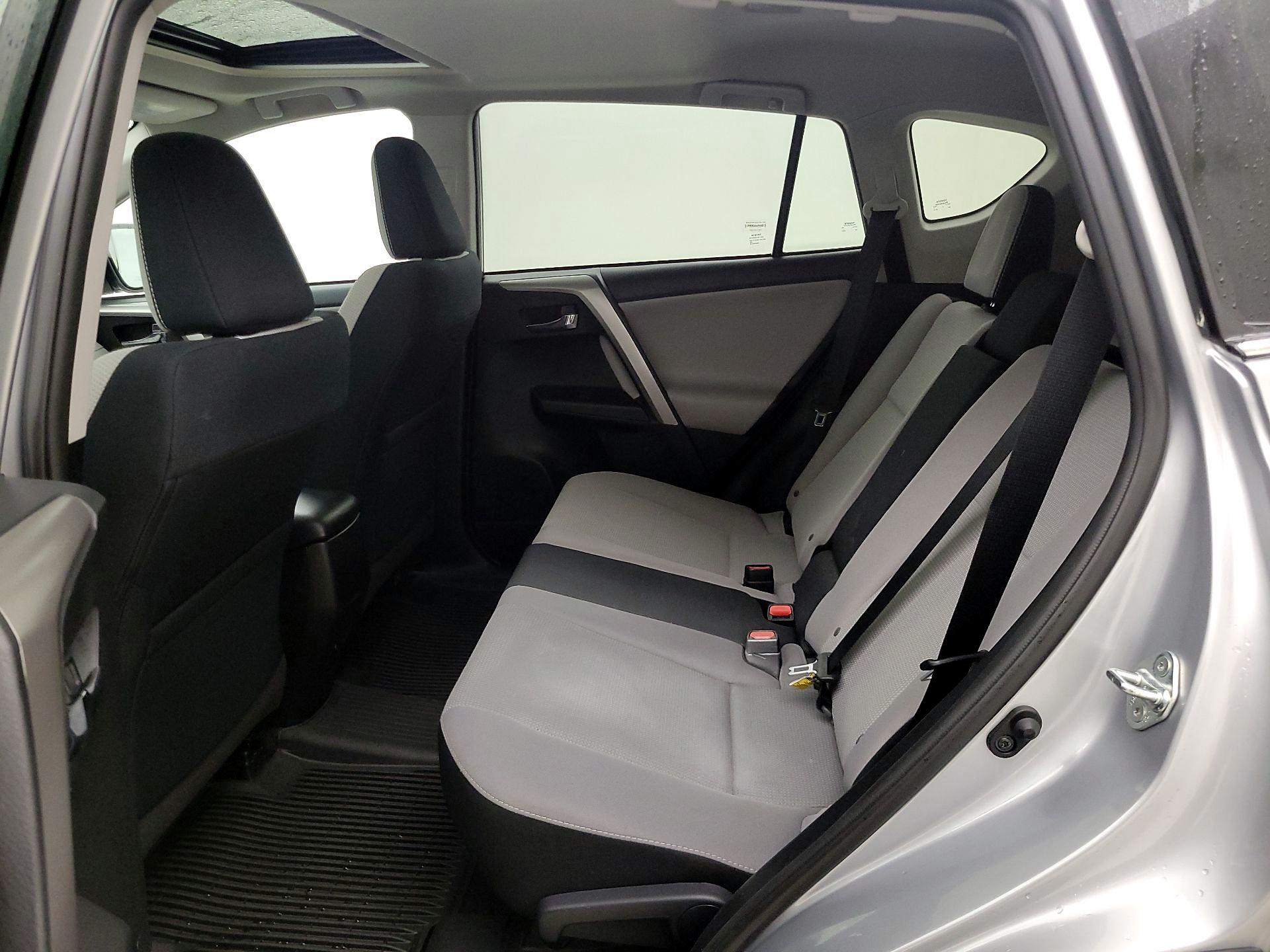 Thumbnail: 2017 Toyota RAV4 - 20