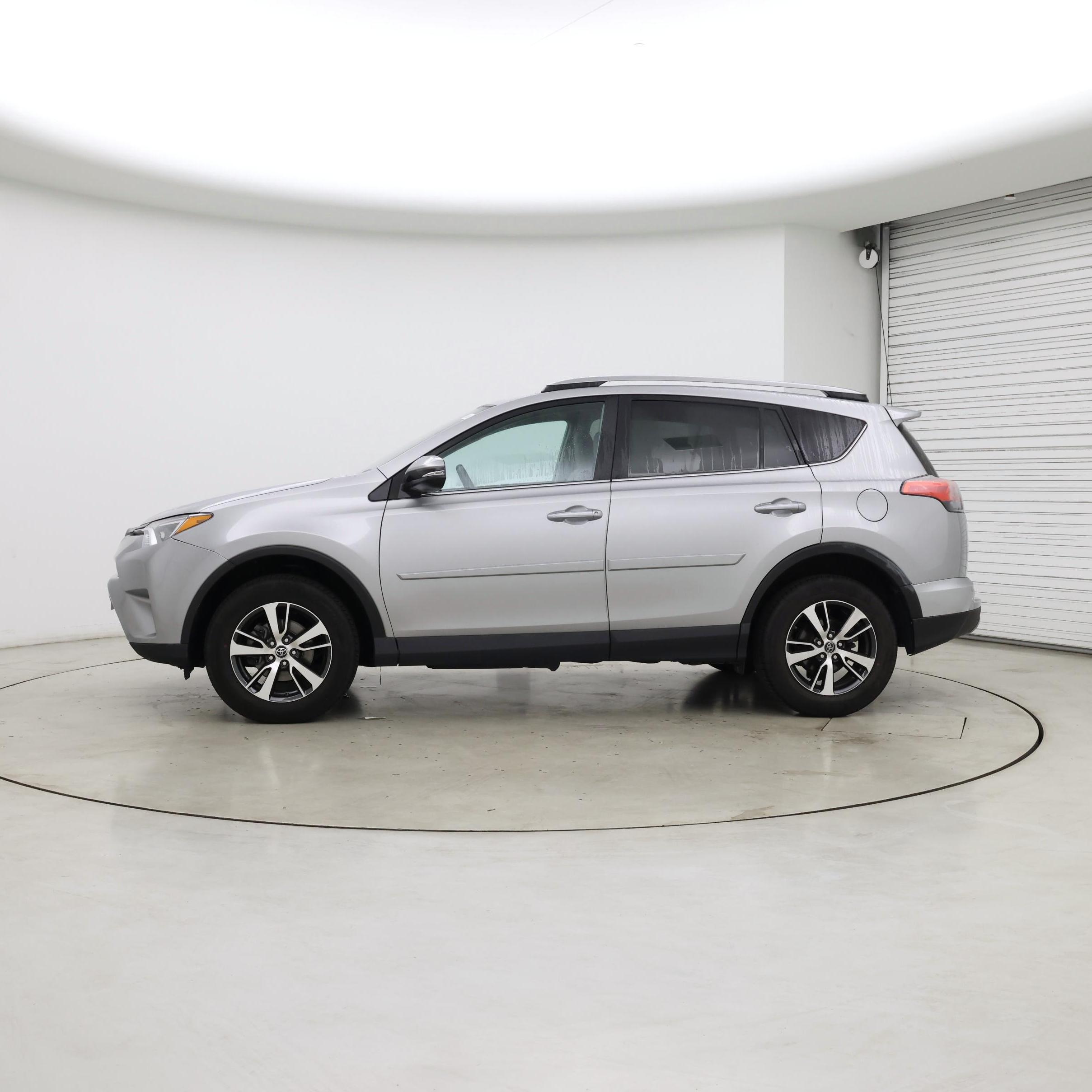 Thumbnail: 2017 Toyota RAV4 - 3