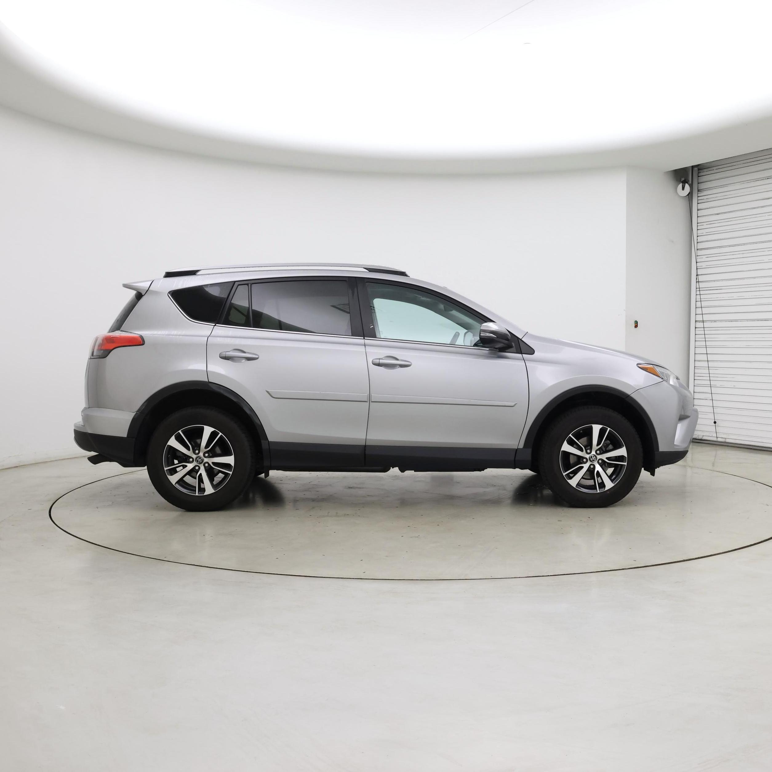 Thumbnail: 2017 Toyota RAV4 - 7