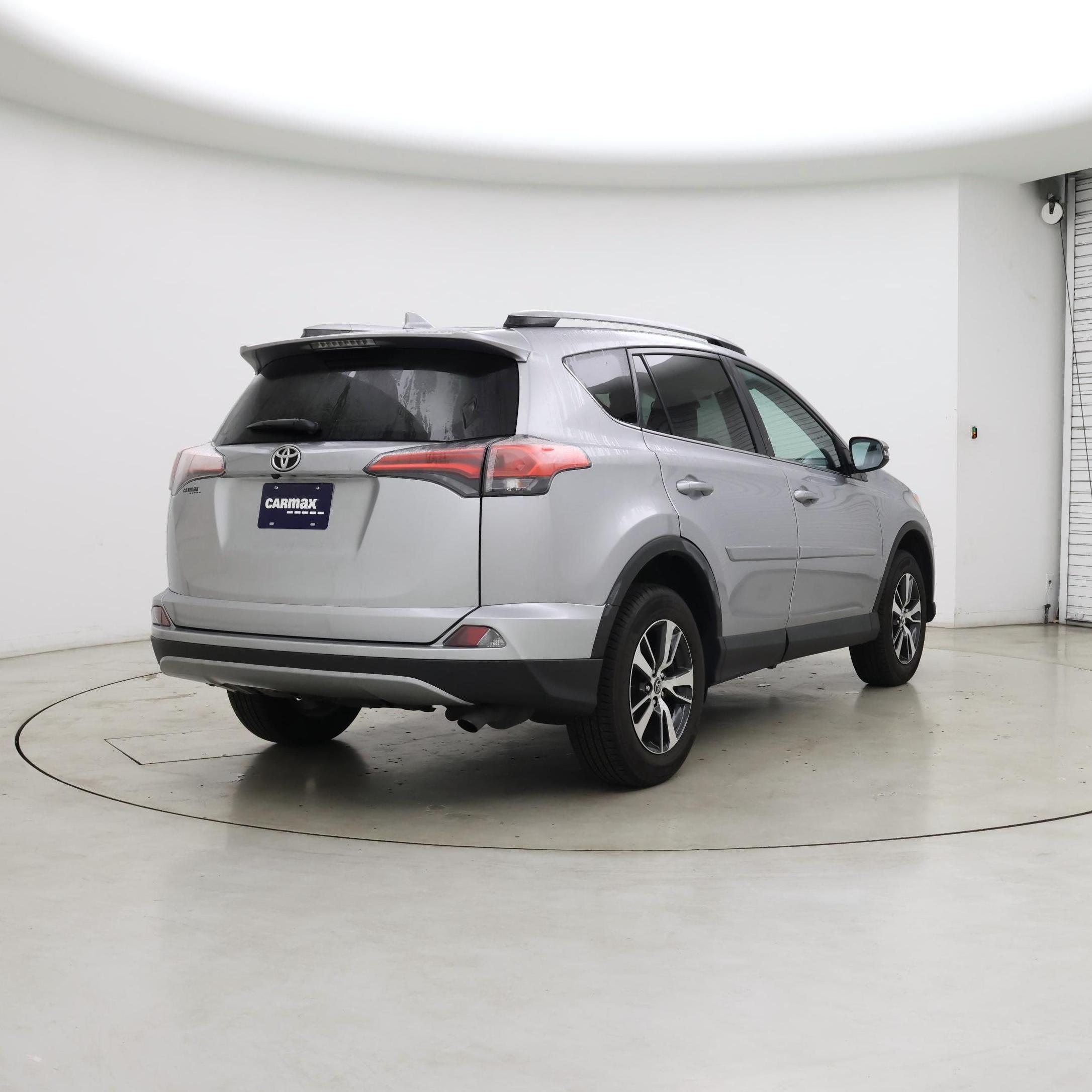 Thumbnail: 2017 Toyota RAV4 - 8