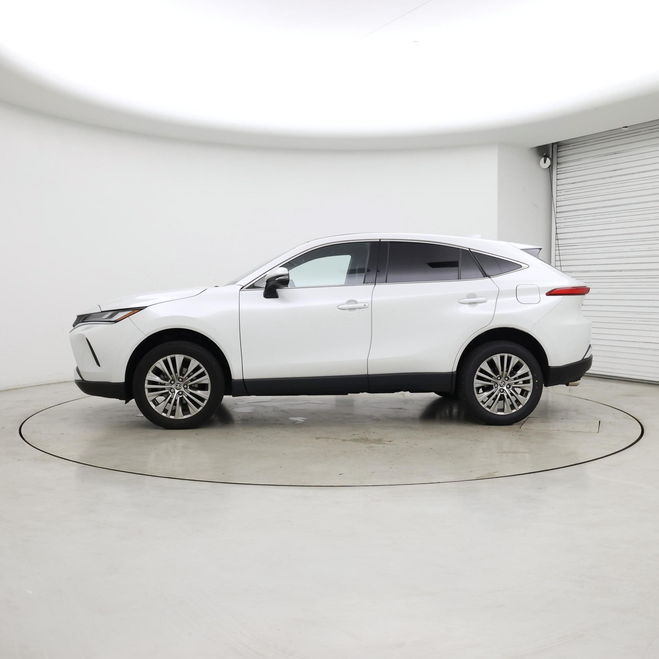Thumbnail: 2023 Toyota Venza - 3