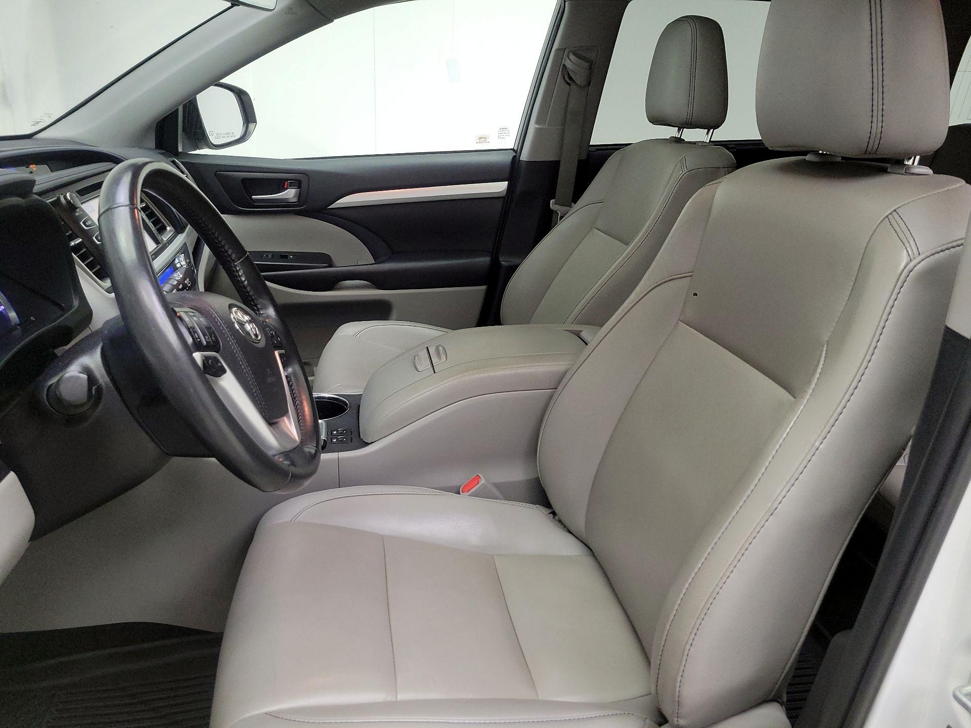 Thumbnail: 2019 Toyota Highlander - 11