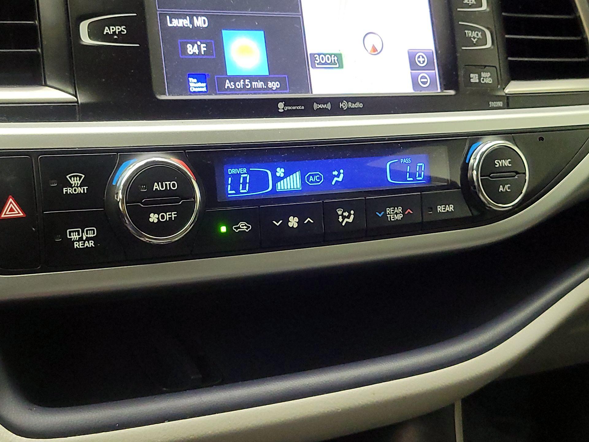 Thumbnail: 2019 Toyota Highlander - 17