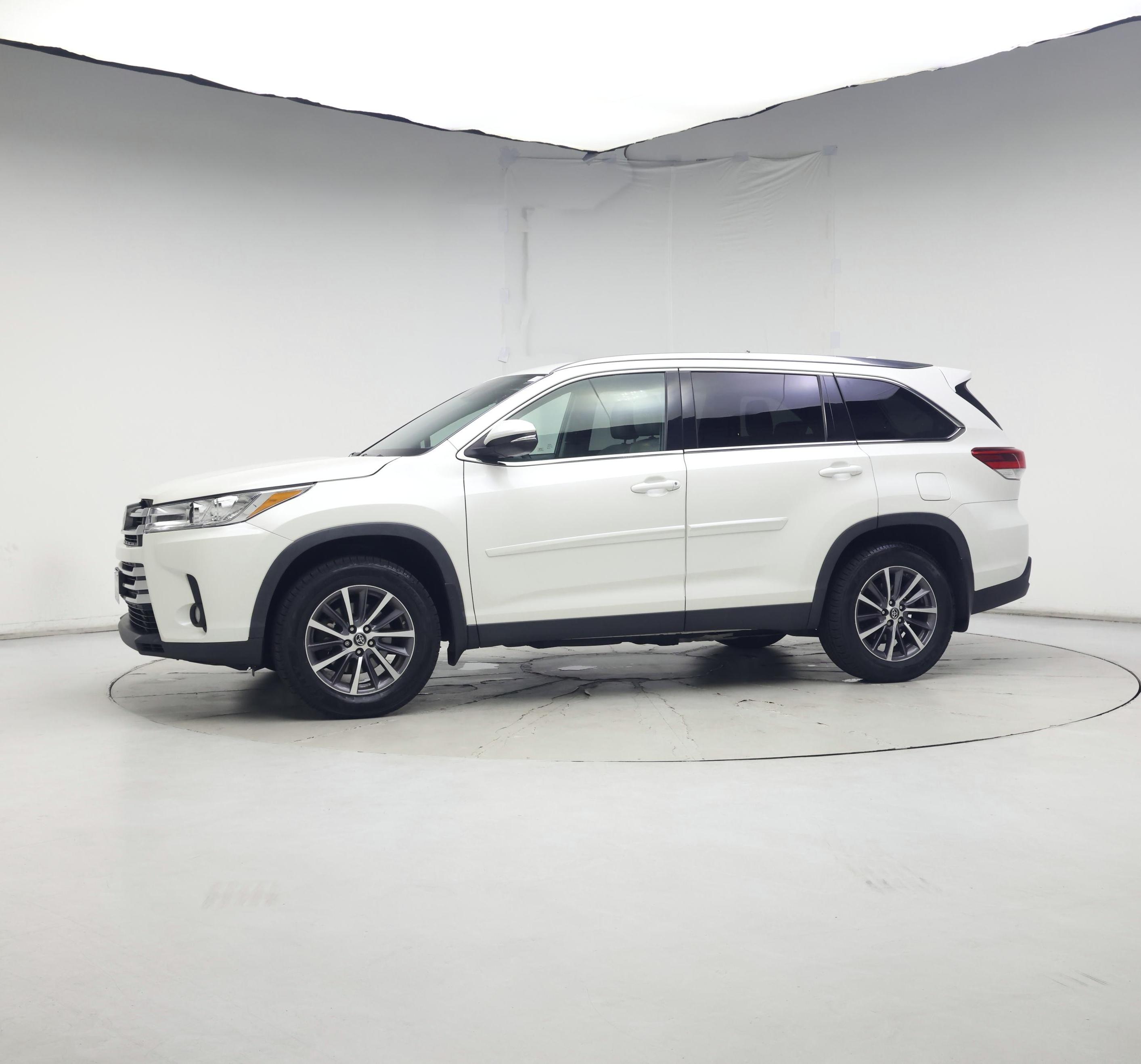 Thumbnail: 2019 Toyota Highlander - 3