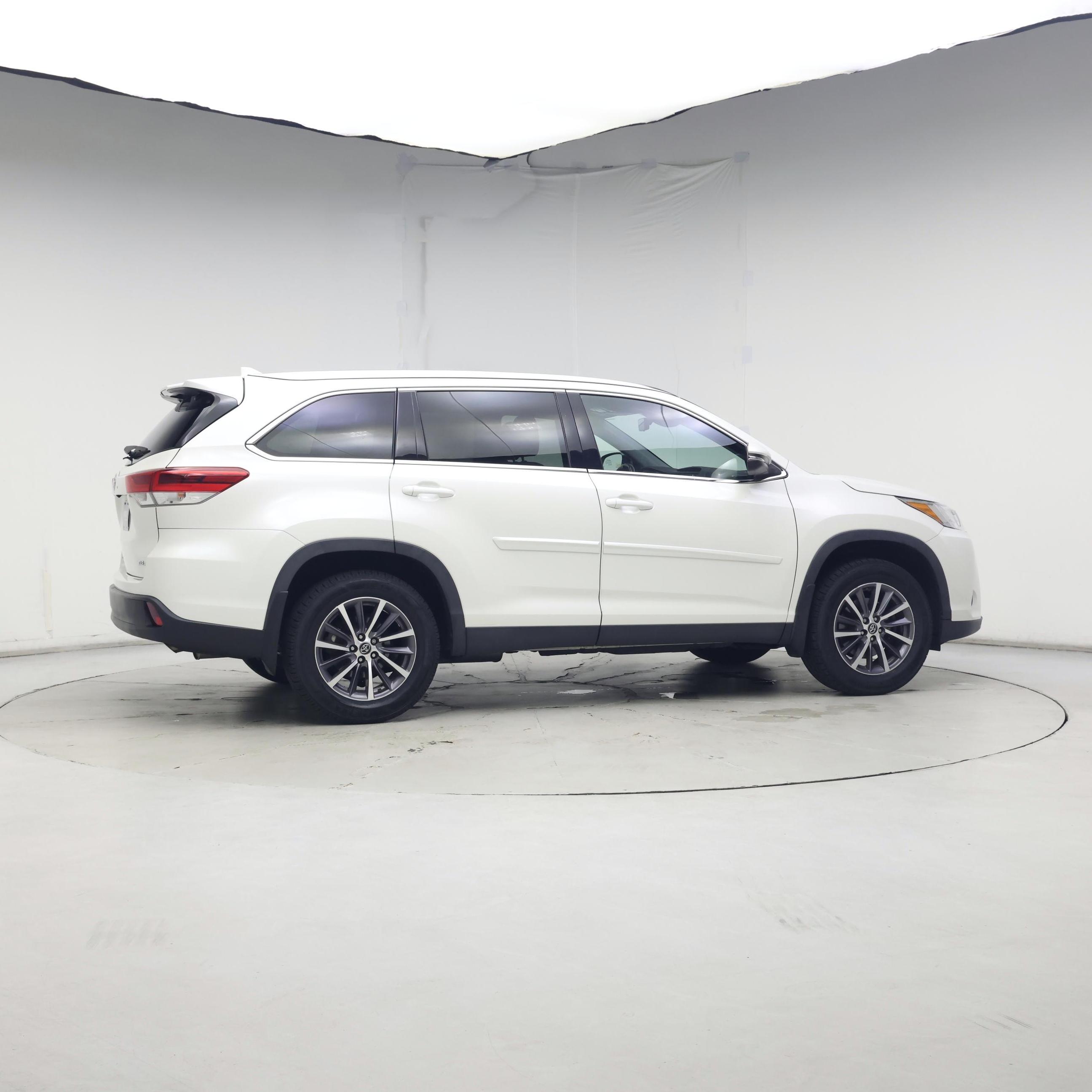 Thumbnail: 2019 Toyota Highlander - 7