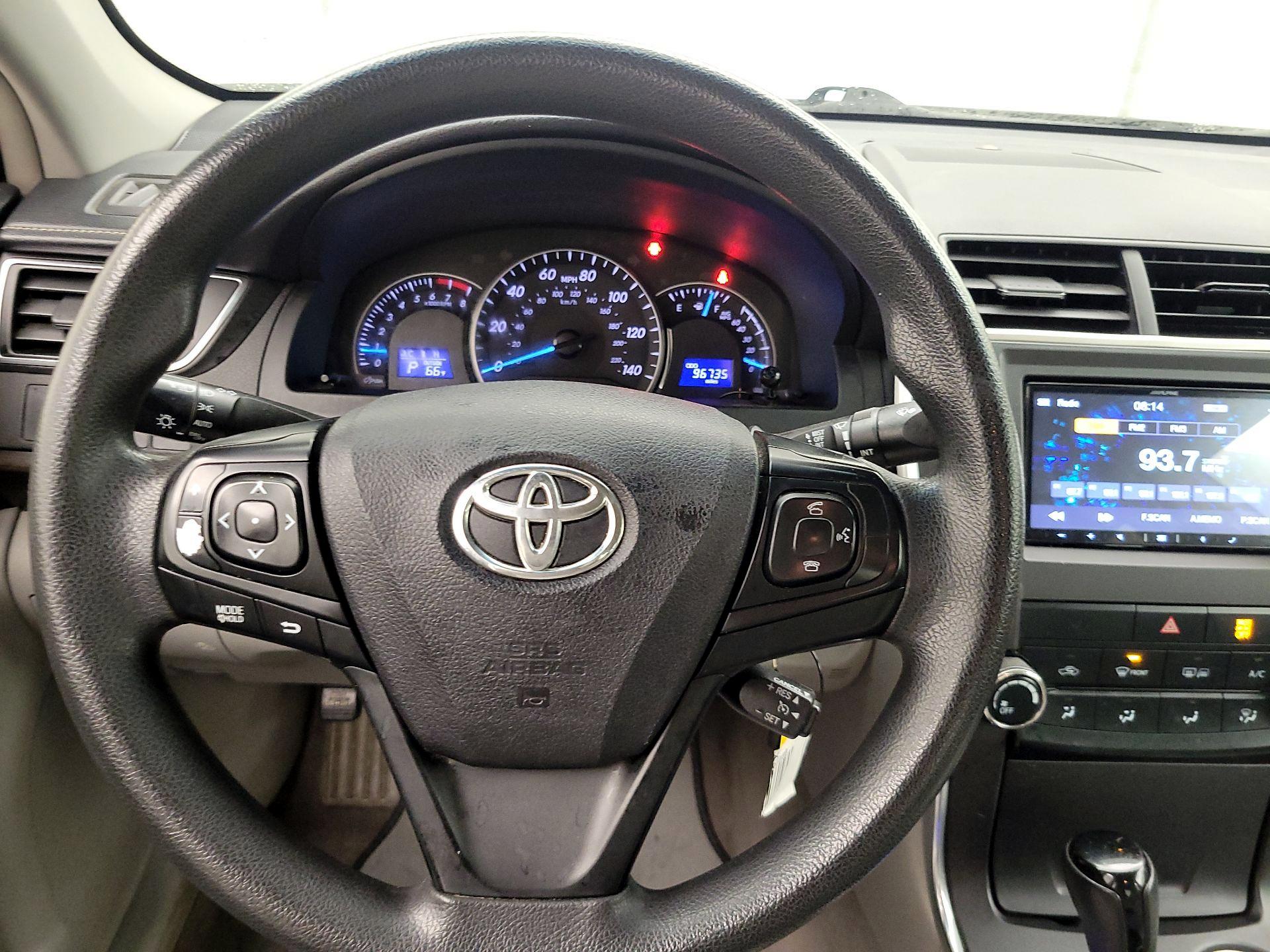 Thumbnail: 2015 Toyota Camry - 10