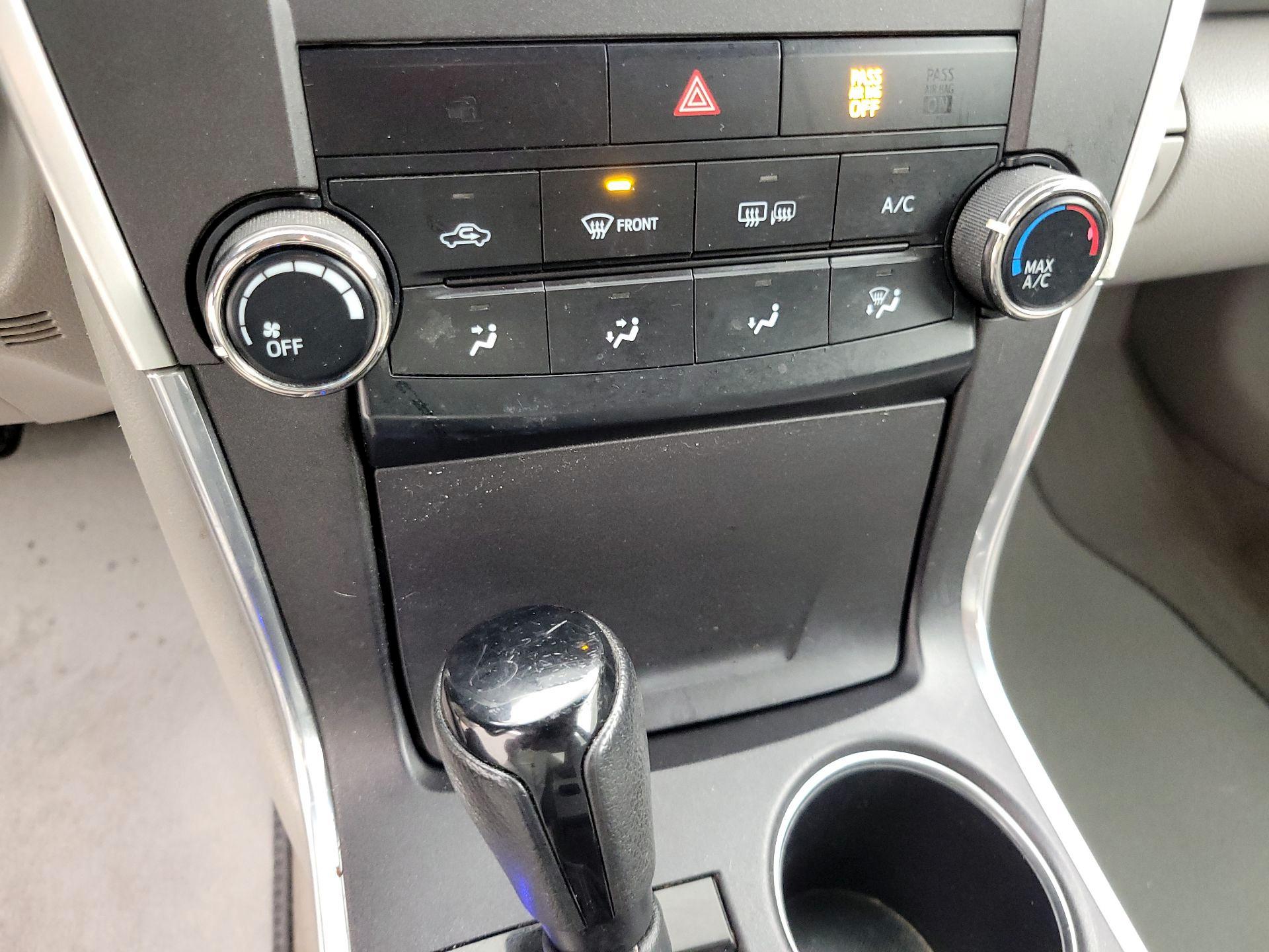 Thumbnail: 2015 Toyota Camry - 15