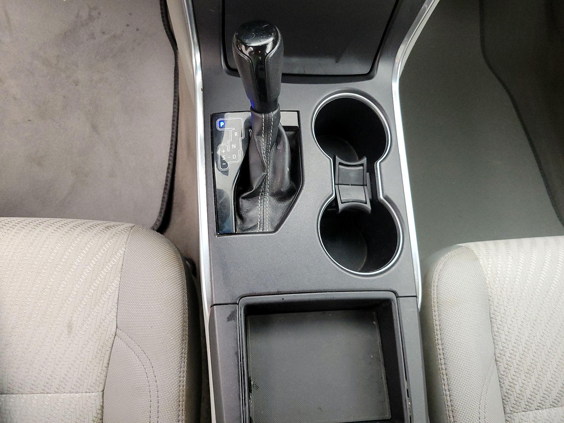 Thumbnail: 2015 Toyota Camry - 16