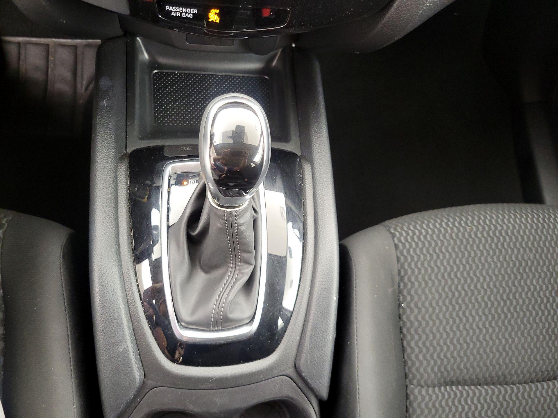 Thumbnail: 2021 Nissan Rogue Sport - 17