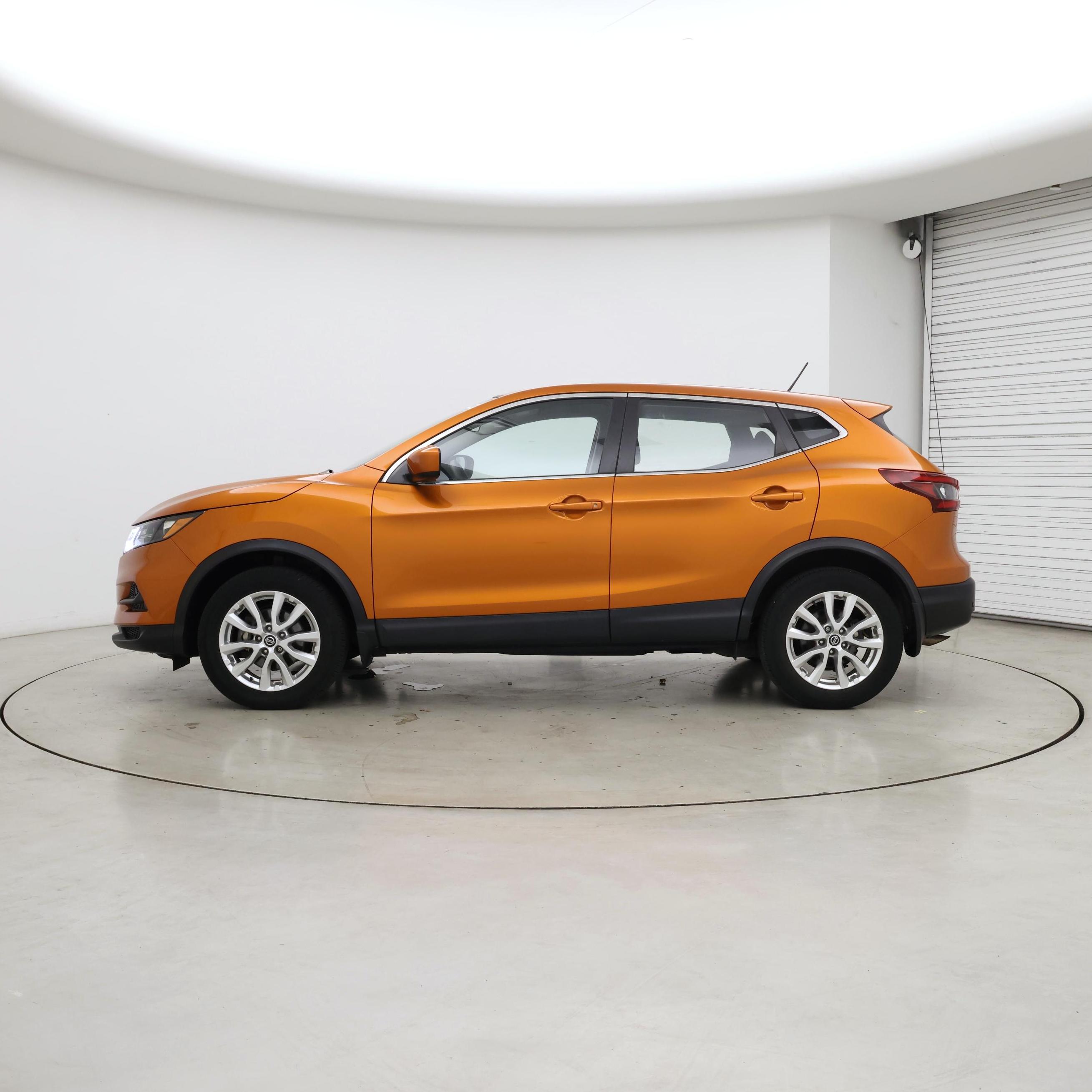 Thumbnail: 2021 Nissan Rogue Sport - 3