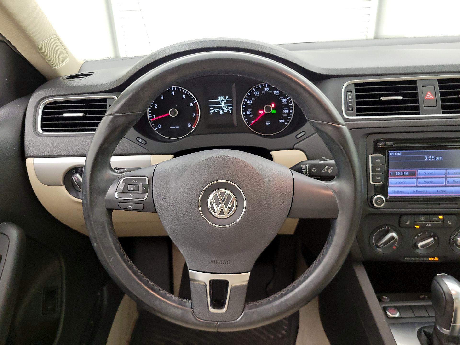 Thumbnail: 2014 Volkswagen Jetta - 10