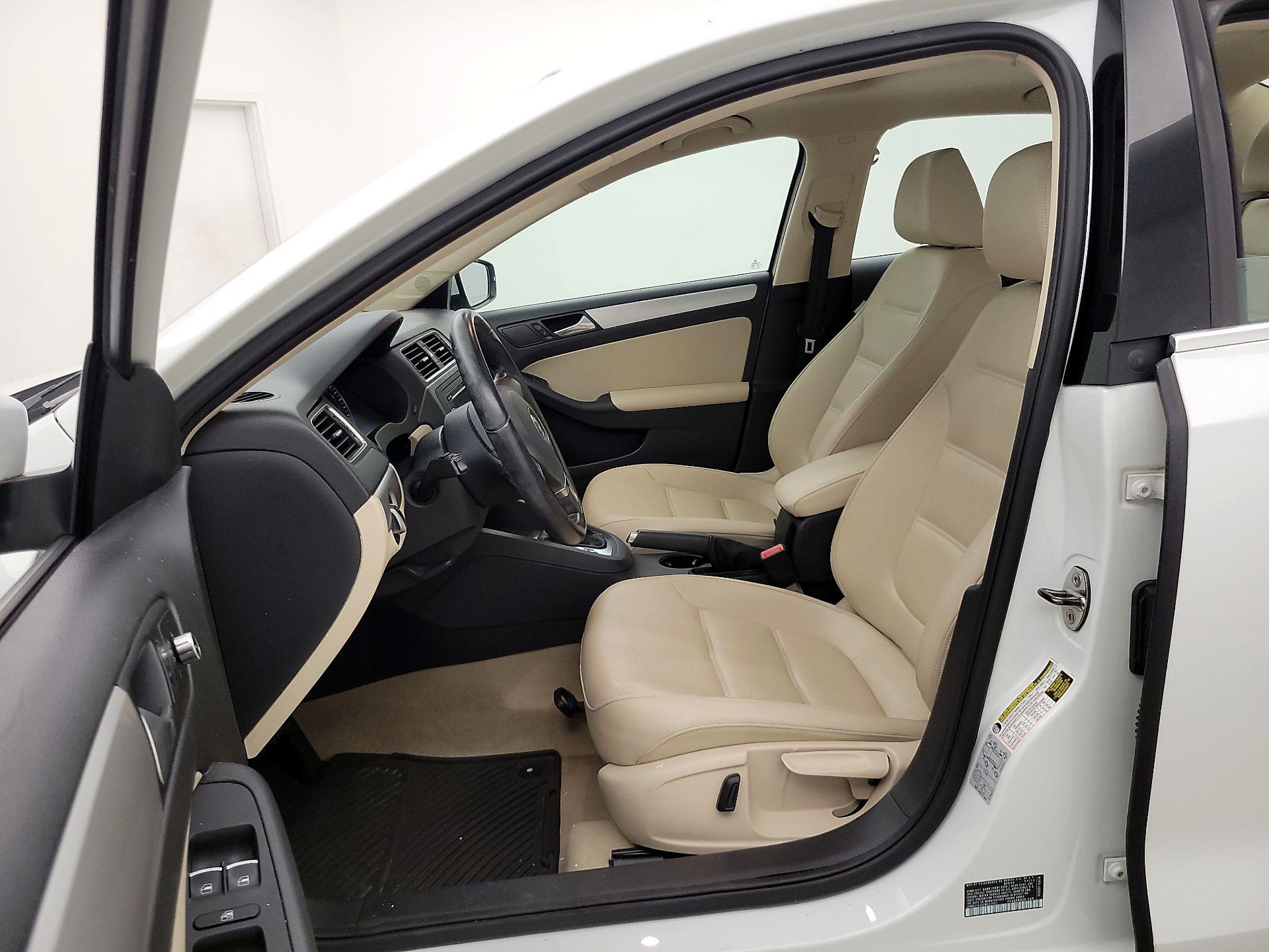 Thumbnail: 2014 Volkswagen Jetta - 11