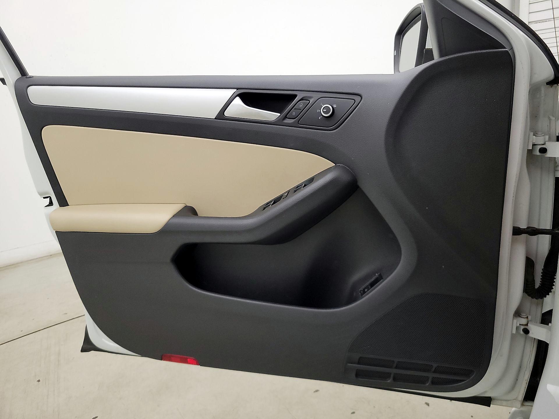 Thumbnail: 2014 Volkswagen Jetta - 12