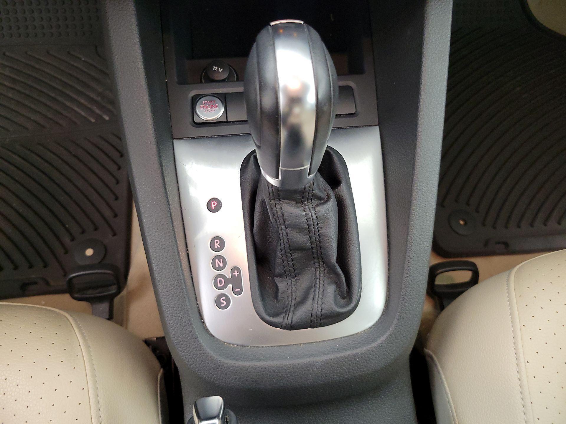 Thumbnail: 2014 Volkswagen Jetta - 15