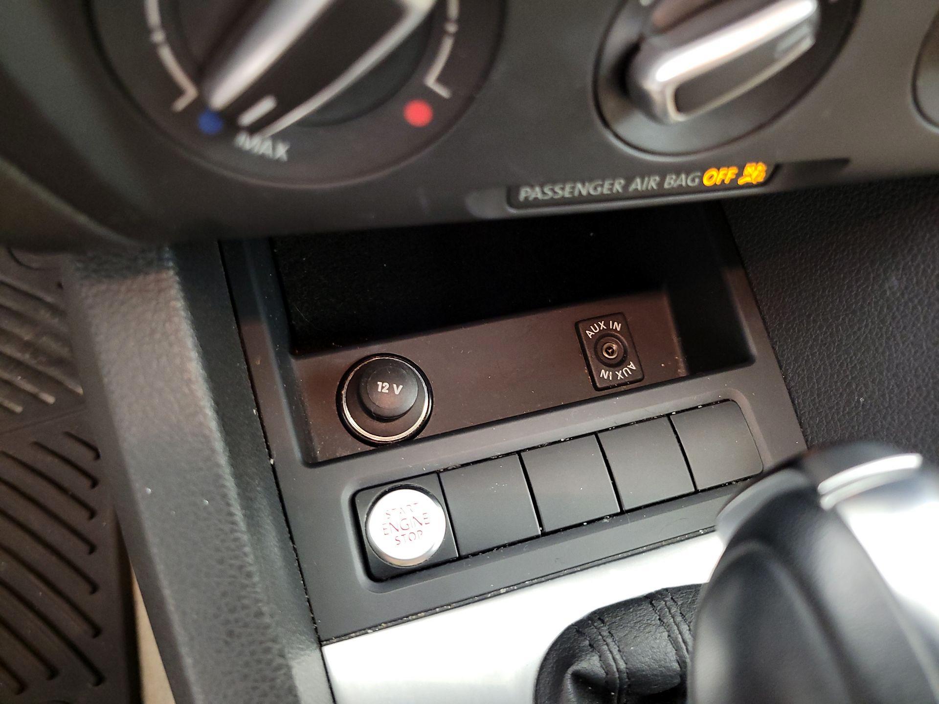 Thumbnail: 2014 Volkswagen Jetta - 16
